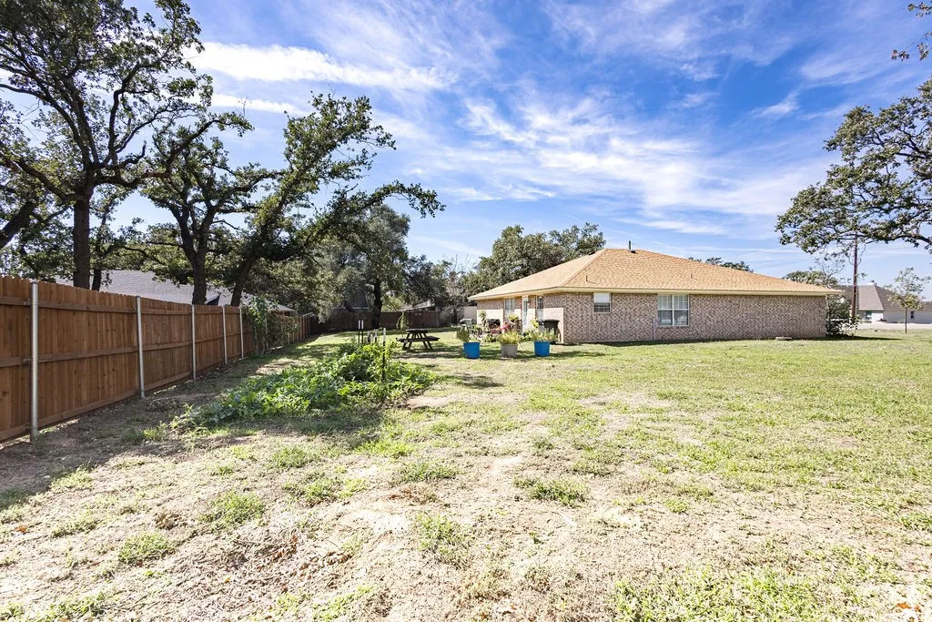 Single Family Residence For Sale in Parker County , 2065 J E Woody Road, Springtown, Texas 76082, 3 Bedroom, 2 Bathroom, 2 Garage spaces, 1,632 Sqft, built in 2001, mls#21420568, Real Estate Agent in Springtown, Homes For Sale in Parker county, Homes For Sale in Springtown, Realtor in Springtown Texas, Real Estate Brokerage Independent Realty Texas, Luminita Cordes Realtor
