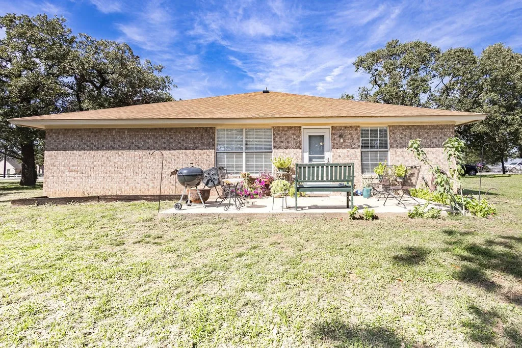 Single Family Residence For Sale in Parker County , 2065 J E Woody Road, Springtown, Texas 76082, 3 Bedroom, 2 Bathroom, 2 Garage spaces, 1,632 Sqft, built in 2001, mls#21420568, Real Estate Agent in Springtown, Homes For Sale in Parker county, Homes For Sale in Springtown, Realtor in Springtown Texas, Real Estate Brokerage Independent Realty Texas, Luminita Cordes Realtor