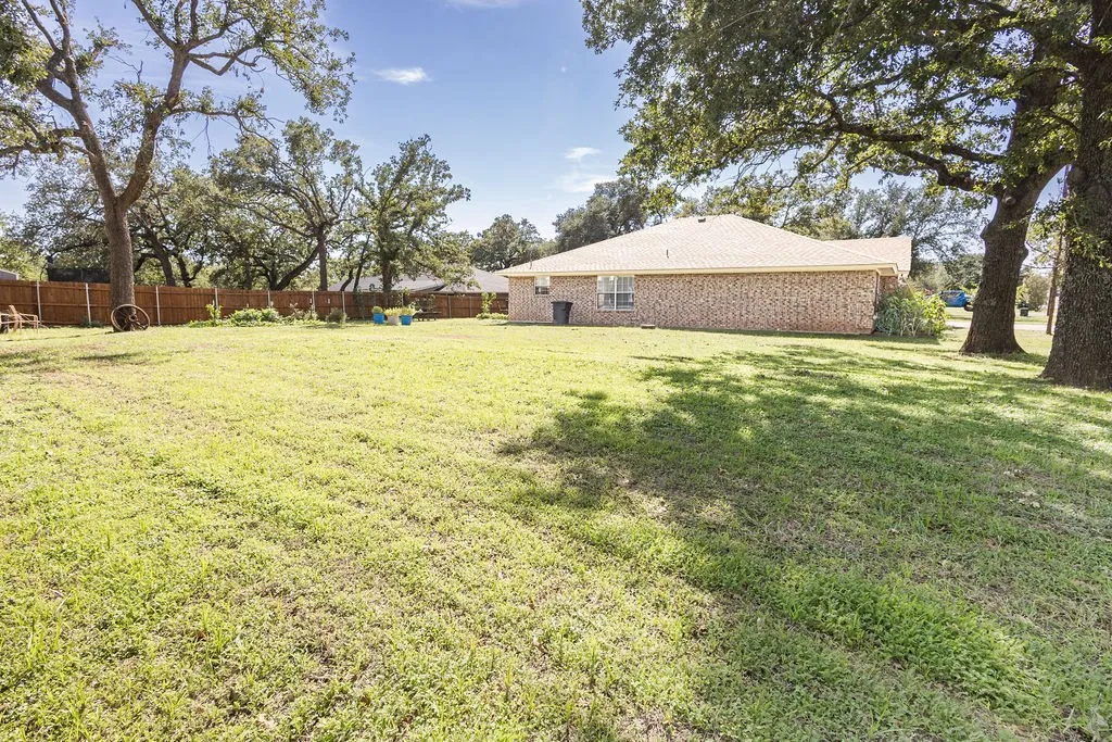 Single Family Residence For Sale in Parker County , 2065 J E Woody Road, Springtown, Texas 76082, 3 Bedroom, 2 Bathroom, 2 Garage spaces, 1,632 Sqft, built in 2001, mls#21420568, Real Estate Agent in Springtown, Homes For Sale in Parker county, Homes For Sale in Springtown, Realtor in Springtown Texas, Real Estate Brokerage Independent Realty Texas, Luminita Cordes Realtor