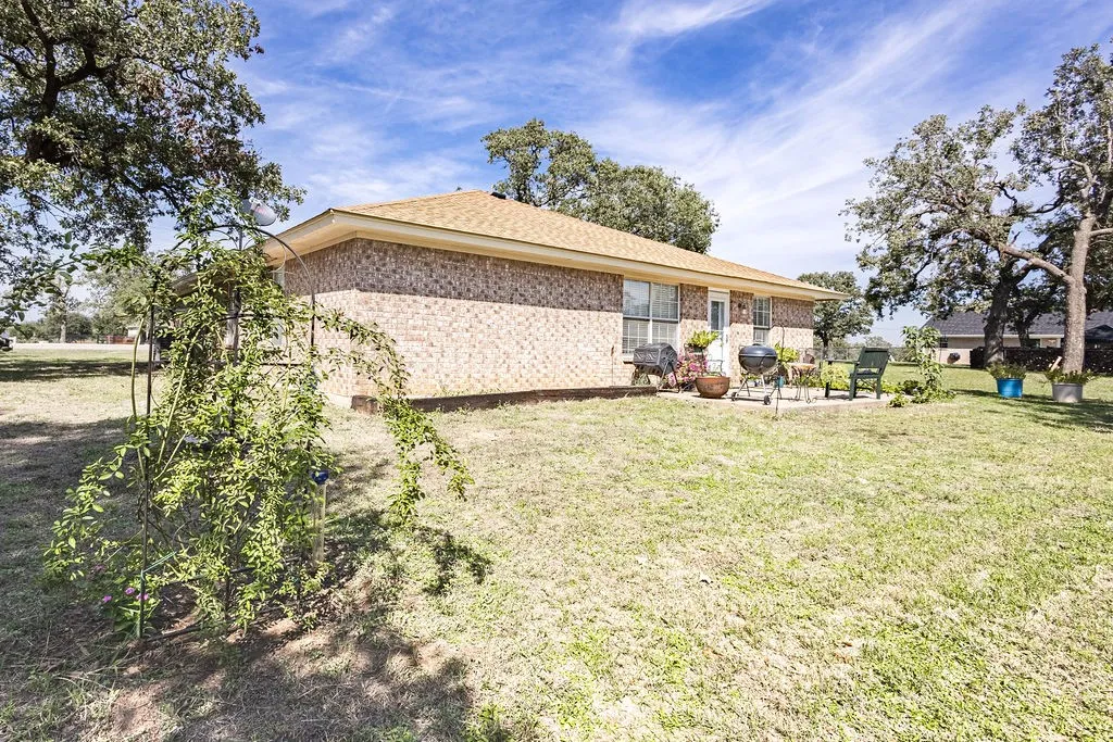 Single Family Residence For Sale in Parker County , 2065 J E Woody Road, Springtown, Texas 76082, 3 Bedroom, 2 Bathroom, 2 Garage spaces, 1,632 Sqft, built in 2001, mls#21420568, Real Estate Agent in Springtown, Homes For Sale in Parker county, Homes For Sale in Springtown, Realtor in Springtown Texas, Real Estate Brokerage Independent Realty Texas, Luminita Cordes Realtor