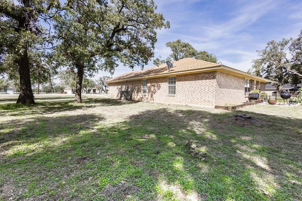 Single Family Residence For Sale in Parker County , 2065 J E Woody Road, Springtown, Texas 76082, 3 Bedroom, 2 Bathroom, 2 Garage spaces, 1,632 Sqft, built in 2001, mls#21420568, Real Estate Agent in Springtown, Homes For Sale in Parker county, Homes For Sale in Springtown, Realtor in Springtown Texas, Real Estate Brokerage Independent Realty Texas, Luminita Cordes Realtor