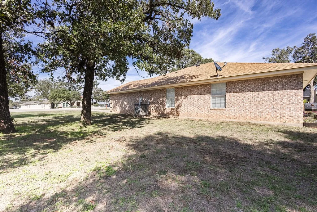 Single Family Residence For Sale in Parker County , 2065 J E Woody Road, Springtown, Texas 76082, 3 Bedroom, 2 Bathroom, 2 Garage spaces, 1,632 Sqft, built in 2001, mls#21420568, Real Estate Agent in Springtown, Homes For Sale in Parker county, Homes For Sale in Springtown, Realtor in Springtown Texas, Real Estate Brokerage Independent Realty Texas, Luminita Cordes Realtor