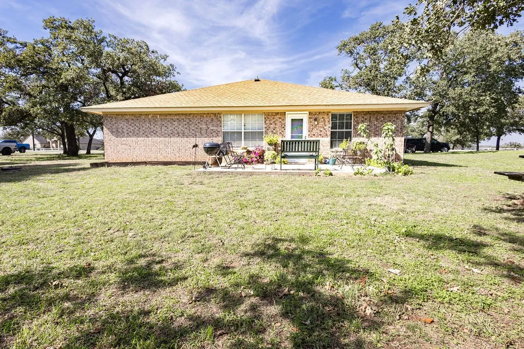 Single Family Residence For Sale in Parker County , 2065 J E Woody Road, Springtown, Texas 76082, 3 Bedroom, 2 Bathroom, 2 Garage spaces, 1,632 Sqft, built in 2001, mls#21420568, Real Estate Agent in Springtown, Homes For Sale in Parker county, Homes For Sale in Springtown, Realtor in Springtown Texas, Real Estate Brokerage Independent Realty Texas, Luminita Cordes Realtor