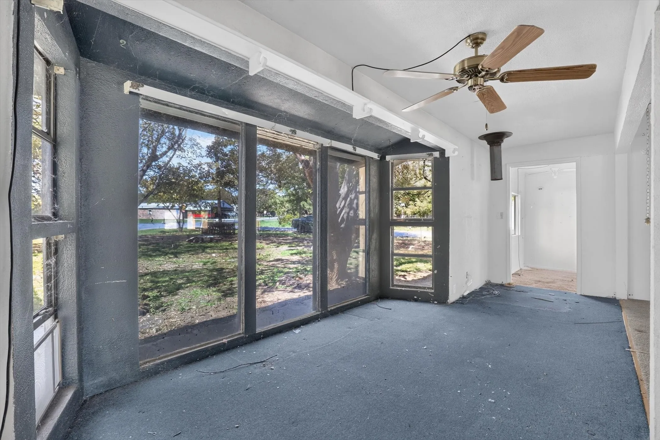 Mobile Home For Sale in Hood County , 3801 Montego Bay Court, Granbury, Texas 76049, 3 Bedroom, 2 Bathroom, Garage spaces, 1,264 Sqft, built in 1976, mls#21420005, Real Estate Agent in Granbury, Homes For Sale in Hood county, Homes For Sale in Granbury, Realtor in Granbury Texas, Real Estate Brokerage Independent Realty Texas, Luminita Cordes Realtor