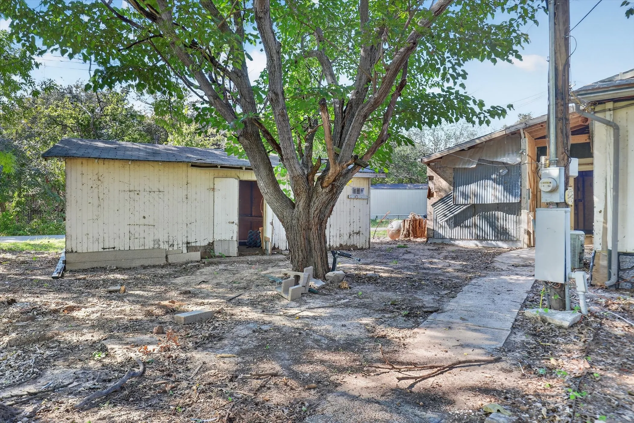 Mobile Home For Sale in Hood County , 3801 Montego Bay Court, Granbury, Texas 76049, 3 Bedroom, 2 Bathroom, Garage spaces, 1,264 Sqft, built in 1976, mls#21420005, Real Estate Agent in Granbury, Homes For Sale in Hood county, Homes For Sale in Granbury, Realtor in Granbury Texas, Real Estate Brokerage Independent Realty Texas, Luminita Cordes Realtor
