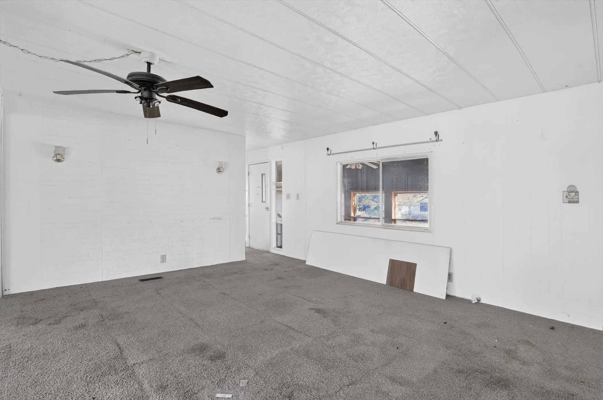 Mobile Home For Sale in Hood County , 3801 Montego Bay Court, Granbury, Texas 76049, 3 Bedroom, 2 Bathroom, Garage spaces, 1,264 Sqft, built in 1976, mls#21420005, Real Estate Agent in Granbury, Homes For Sale in Hood county, Homes For Sale in Granbury, Realtor in Granbury Texas, Real Estate Brokerage Independent Realty Texas, Luminita Cordes Realtor
