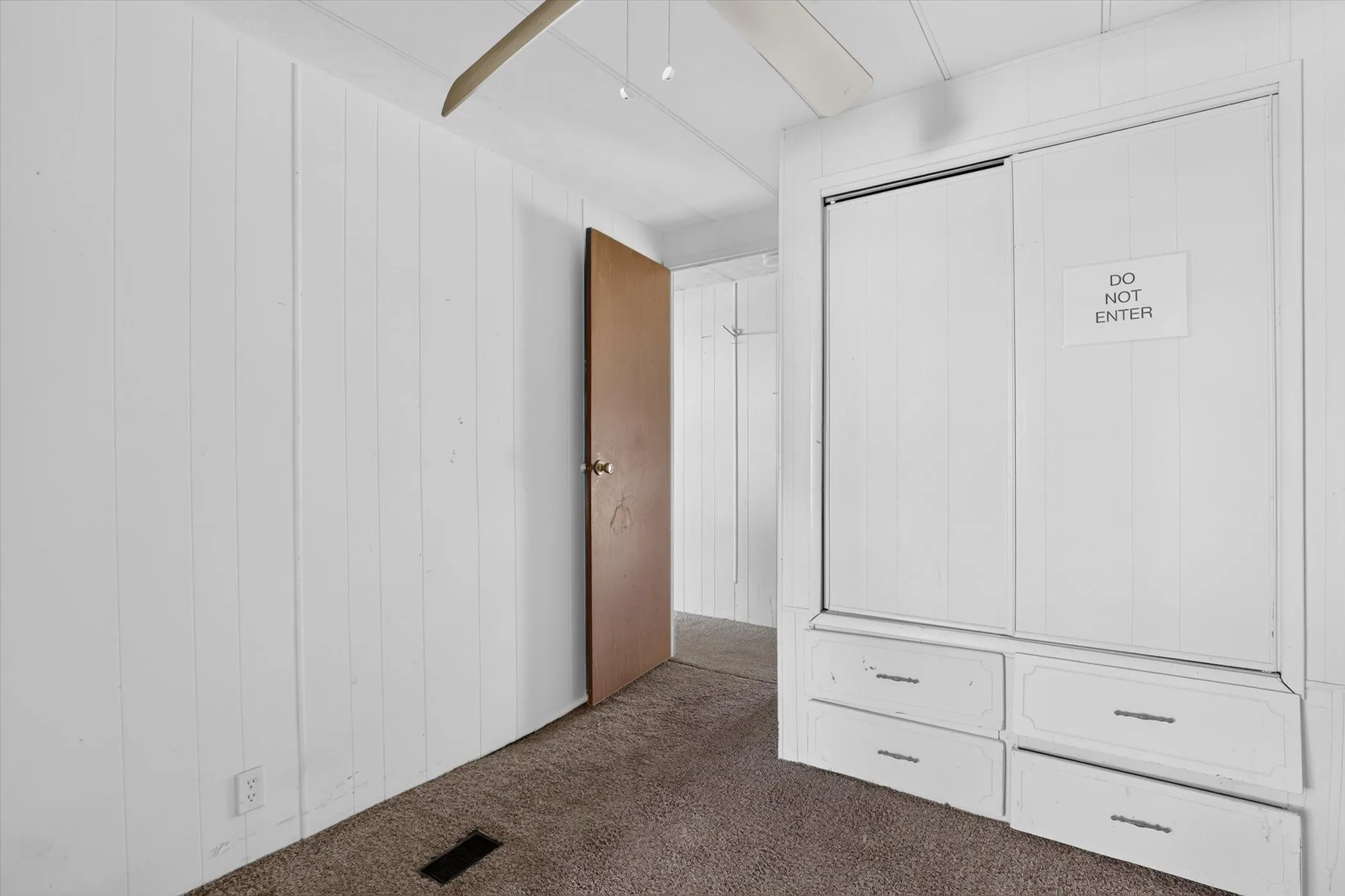 Mobile Home For Sale in Hood County , 3801 Montego Bay Court, Granbury, Texas 76049, 3 Bedroom, 2 Bathroom, Garage spaces, 1,264 Sqft, built in 1976, mls#21420005, Real Estate Agent in Granbury, Homes For Sale in Hood county, Homes For Sale in Granbury, Realtor in Granbury Texas, Real Estate Brokerage Independent Realty Texas, Luminita Cordes Realtor