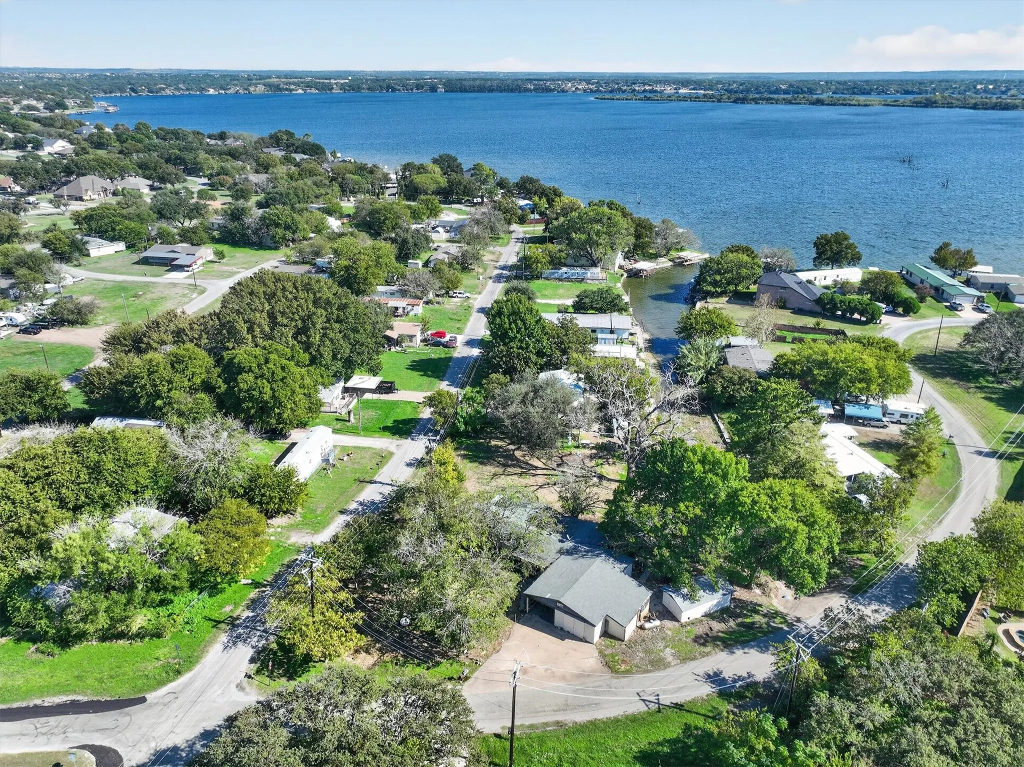 Mobile Home For Sale in Hood County , 3801 Montego Bay Court, Granbury, Texas 76049, 3 Bedroom, 2 Bathroom, Garage spaces, 1,264 Sqft, built in 1976, mls#21420005, Real Estate Agent in Granbury, Homes For Sale in Hood county, Homes For Sale in Granbury, Realtor in Granbury Texas, Real Estate Brokerage Independent Realty Texas, Luminita Cordes Realtor