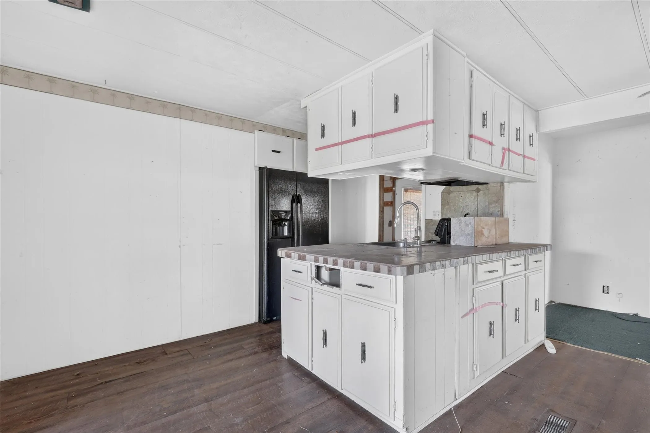 Mobile Home For Sale in Hood County , 3801 Montego Bay Court, Granbury, Texas 76049, 3 Bedroom, 2 Bathroom, Garage spaces, 1,264 Sqft, built in 1976, mls#21420005, Real Estate Agent in Granbury, Homes For Sale in Hood county, Homes For Sale in Granbury, Realtor in Granbury Texas, Real Estate Brokerage Independent Realty Texas, Luminita Cordes Realtor