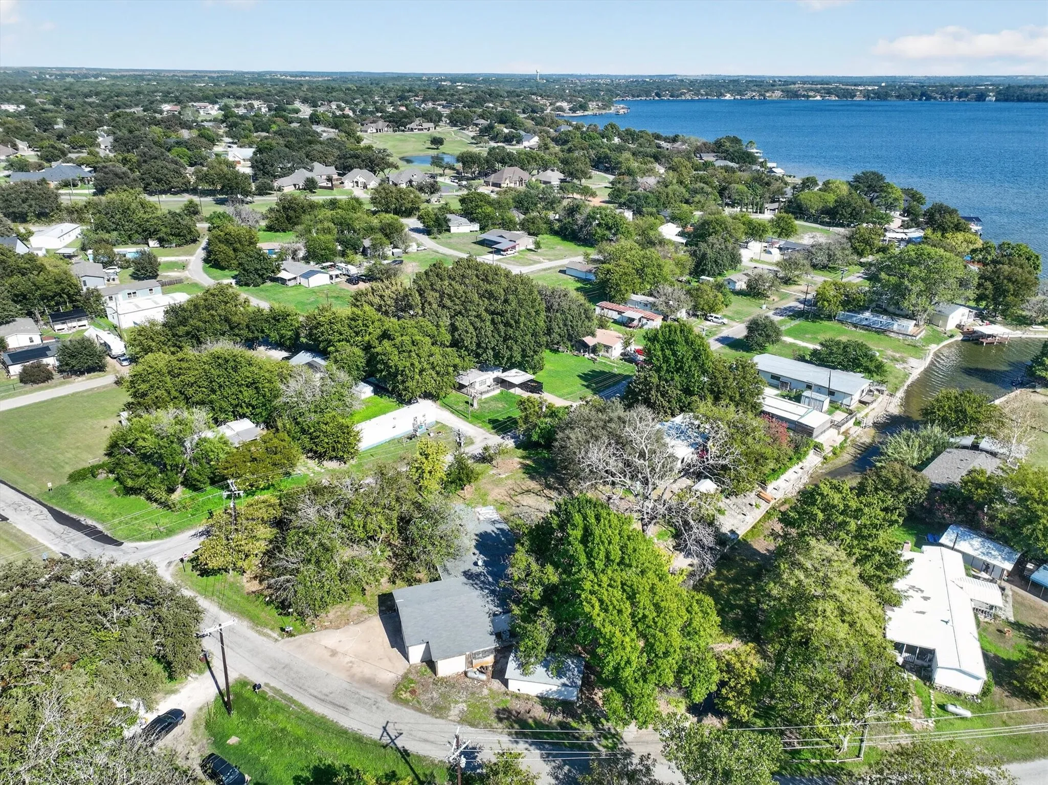 Mobile Home For Sale in Hood County , 3801 Montego Bay Court, Granbury, Texas 76049, 3 Bedroom, 2 Bathroom, Garage spaces, 1,264 Sqft, built in 1976, mls#21420005, Real Estate Agent in Granbury, Homes For Sale in Hood county, Homes For Sale in Granbury, Realtor in Granbury Texas, Real Estate Brokerage Independent Realty Texas, Luminita Cordes Realtor
