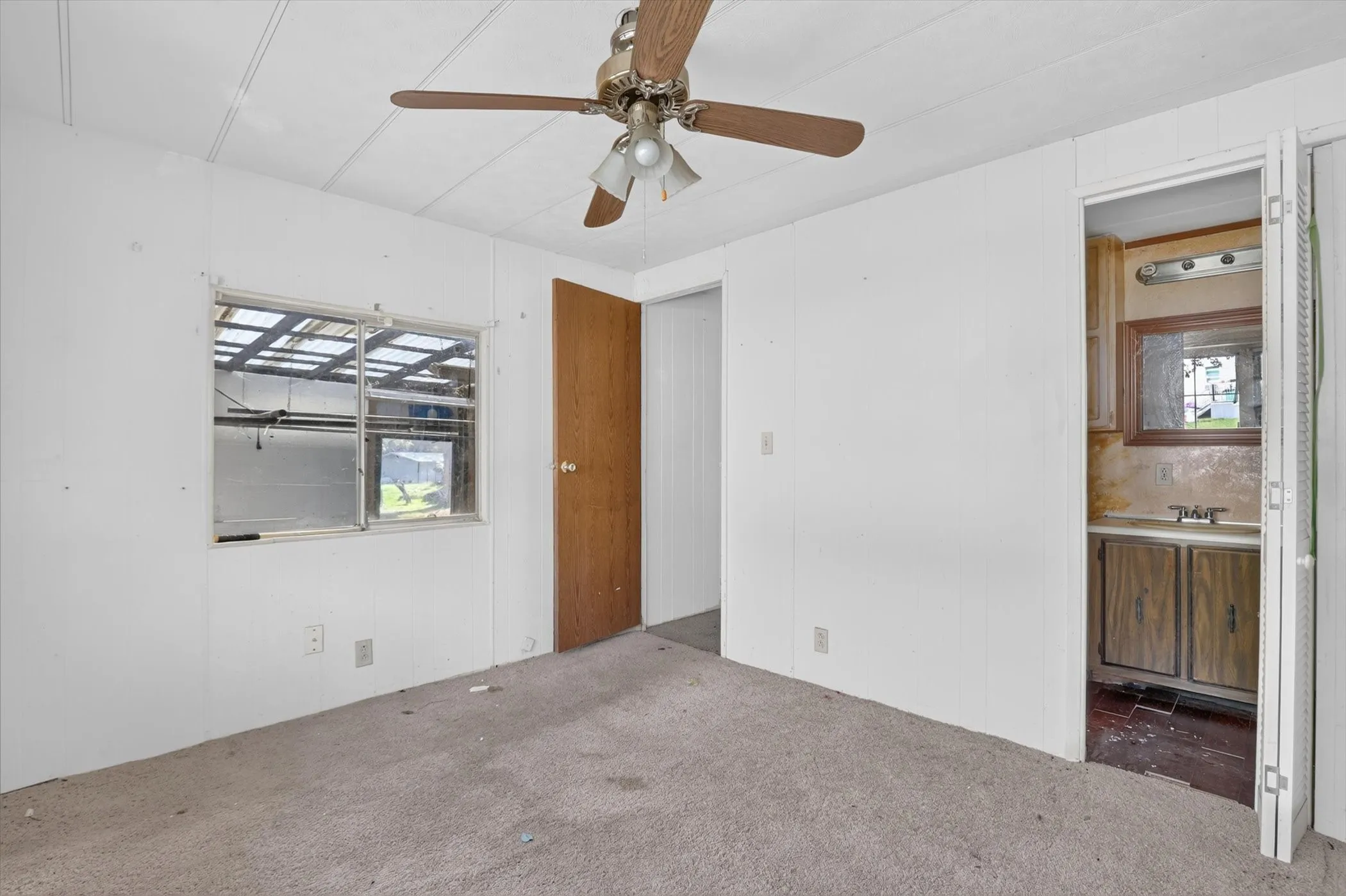 Mobile Home For Sale in Hood County , 3801 Montego Bay Court, Granbury, Texas 76049, 3 Bedroom, 2 Bathroom, Garage spaces, 1,264 Sqft, built in 1976, mls#21420005, Real Estate Agent in Granbury, Homes For Sale in Hood county, Homes For Sale in Granbury, Realtor in Granbury Texas, Real Estate Brokerage Independent Realty Texas, Luminita Cordes Realtor