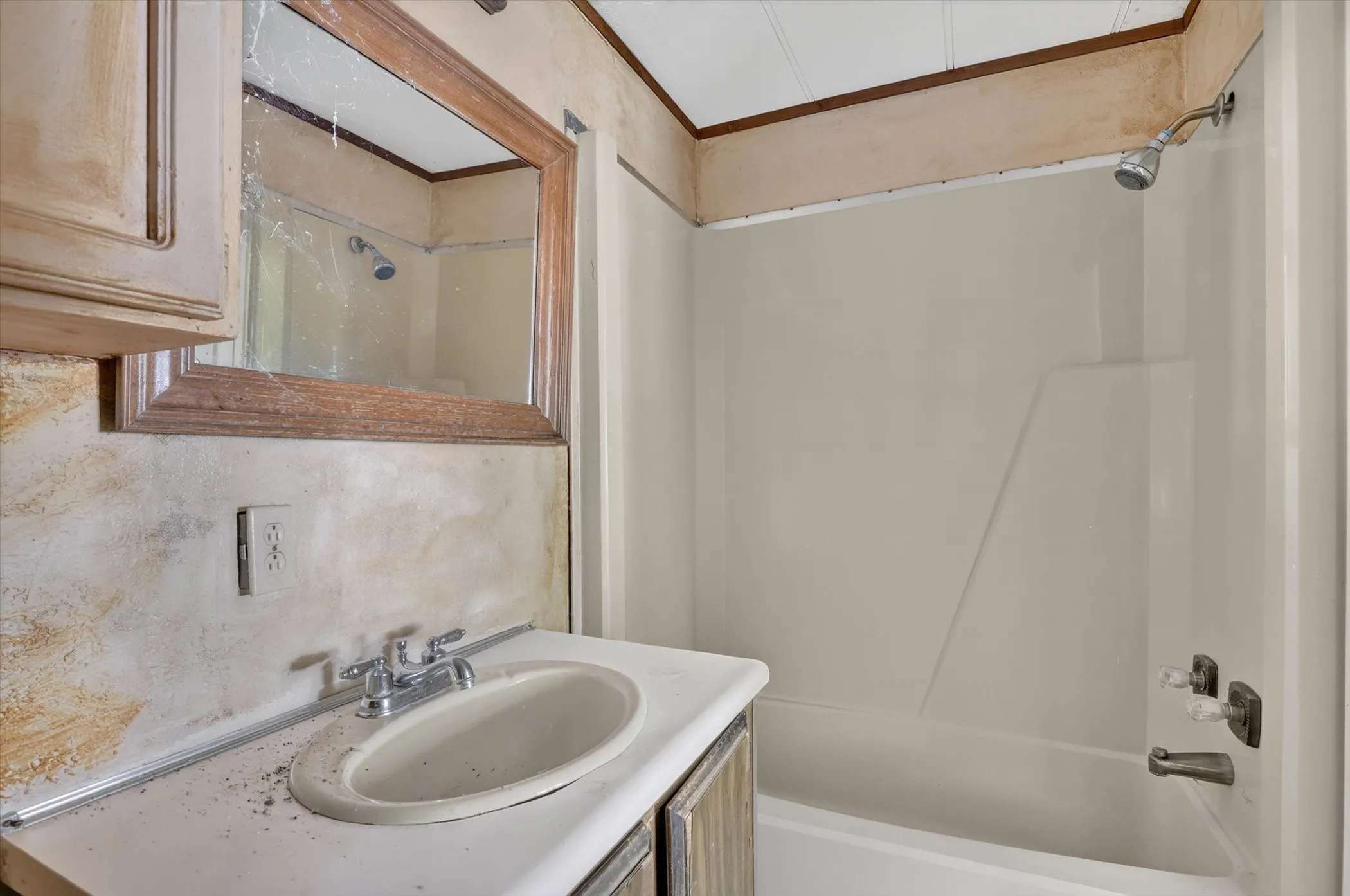 Mobile Home For Sale in Hood County , 3801 Montego Bay Court, Granbury, Texas 76049, 3 Bedroom, 2 Bathroom, Garage spaces, 1,264 Sqft, built in 1976, mls#21420005, Real Estate Agent in Granbury, Homes For Sale in Hood county, Homes For Sale in Granbury, Realtor in Granbury Texas, Real Estate Brokerage Independent Realty Texas, Luminita Cordes Realtor