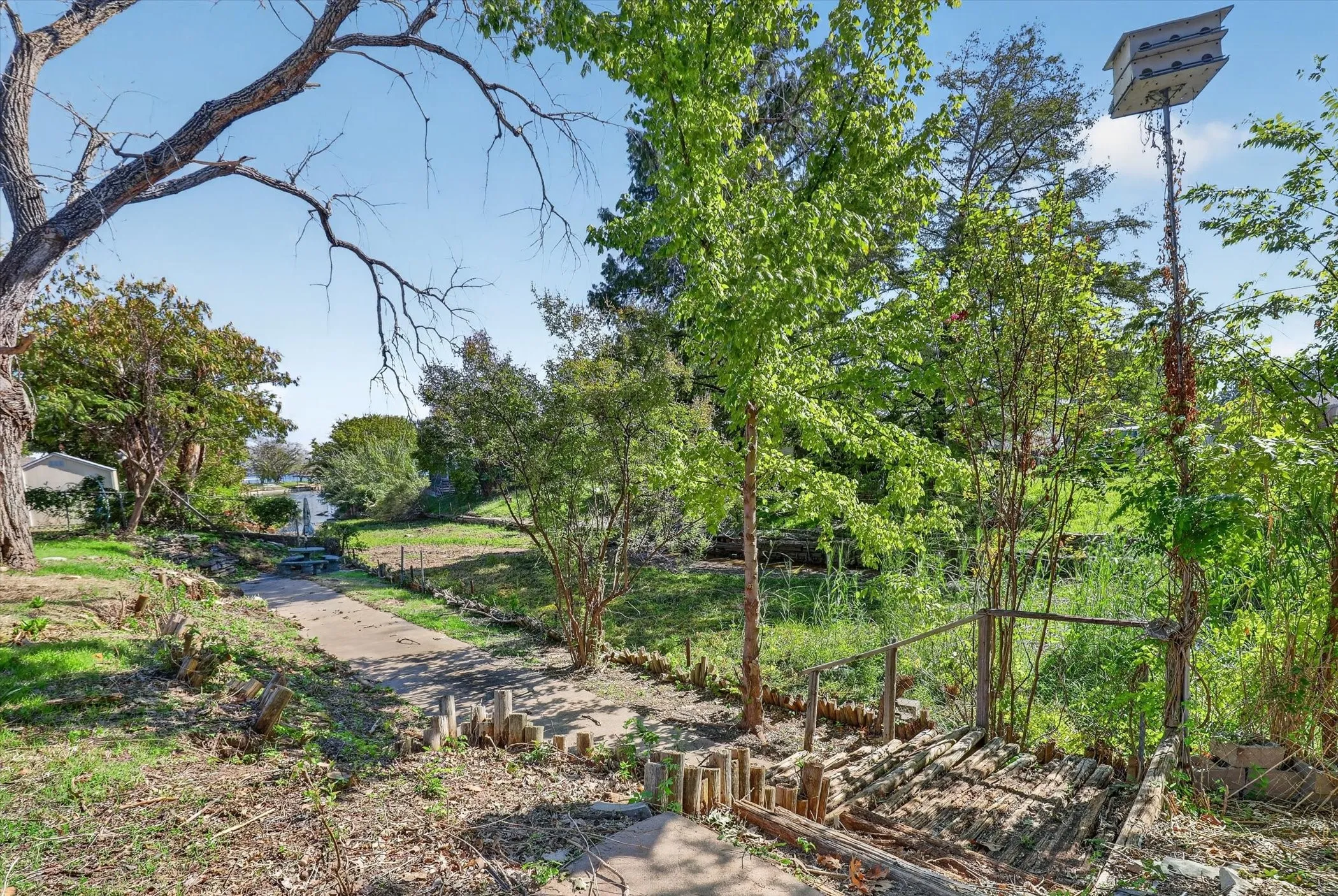 Mobile Home For Sale in Hood County , 3801 Montego Bay Court, Granbury, Texas 76049, 3 Bedroom, 2 Bathroom, Garage spaces, 1,264 Sqft, built in 1976, mls#21420005, Real Estate Agent in Granbury, Homes For Sale in Hood county, Homes For Sale in Granbury, Realtor in Granbury Texas, Real Estate Brokerage Independent Realty Texas, Luminita Cordes Realtor