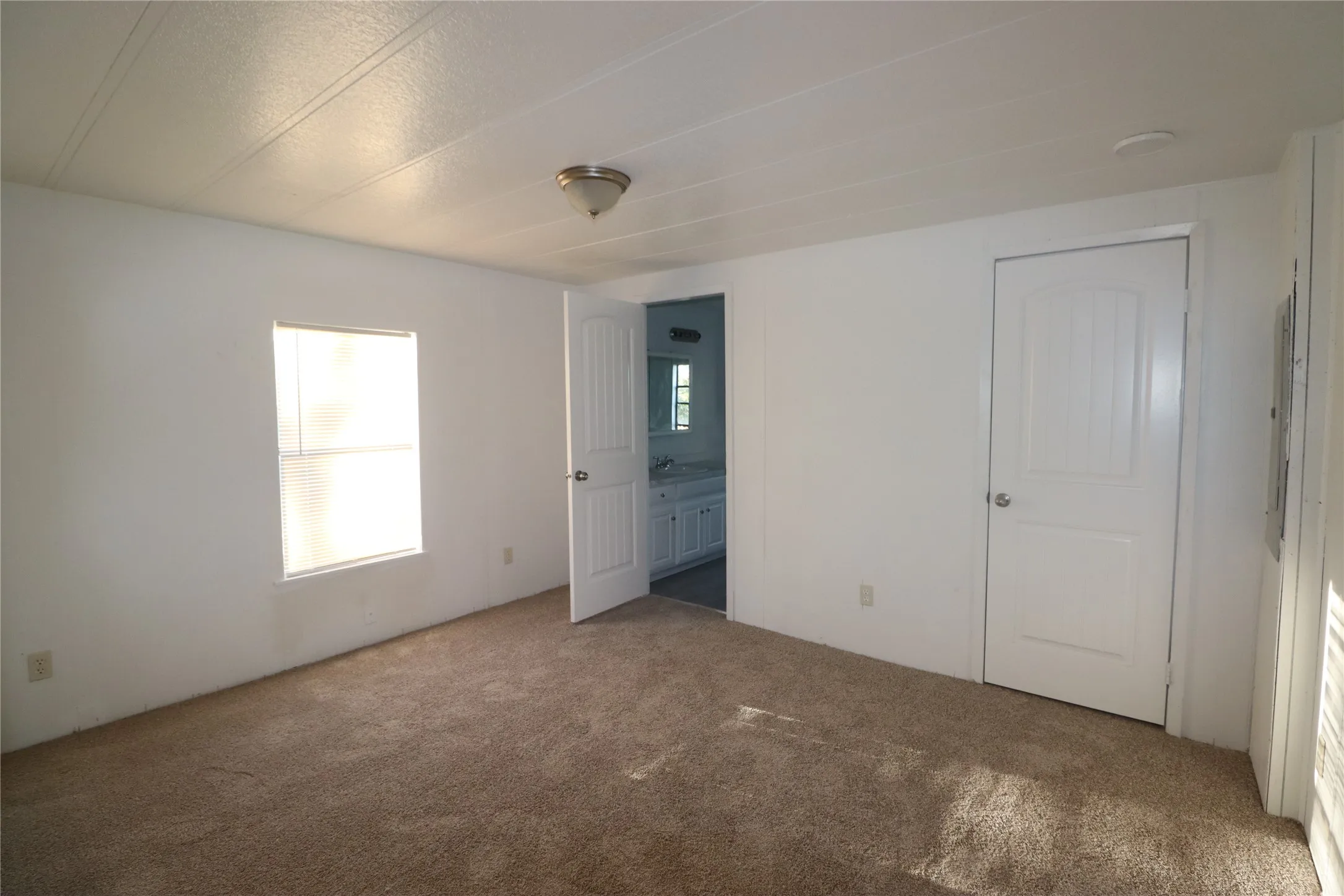 Mobile Home For Rent in Wise County , 262 County Road 4852, Newark, Texas 76071, 3 Bedroom, 2 Bathroom, Garage spaces, 1,474 Sqft, built in 1966, mls#21420586, Real Estate Agent in Newark, Homes For Rent in Wise county, Homes For Rent in Newark, Realtor in Newark Texas, Real Estate Brokerage Independent Realty Texas, Luminita Cordes Realtor