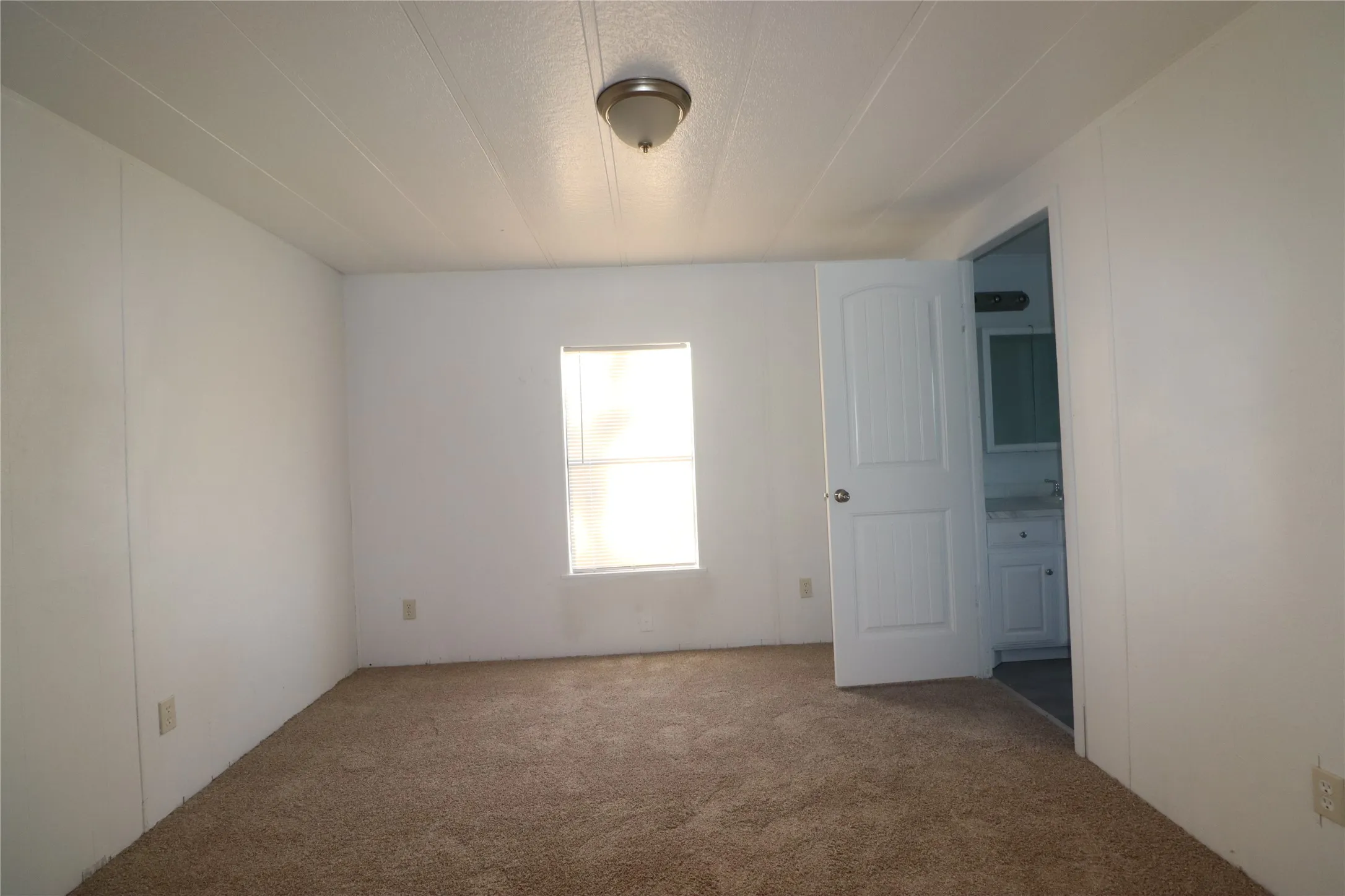 Mobile Home For Rent in Wise County , 262 County Road 4852, Newark, Texas 76071, 3 Bedroom, 2 Bathroom, Garage spaces, 1,474 Sqft, built in 1966, mls#21420586, Real Estate Agent in Newark, Homes For Rent in Wise county, Homes For Rent in Newark, Realtor in Newark Texas, Real Estate Brokerage Independent Realty Texas, Luminita Cordes Realtor