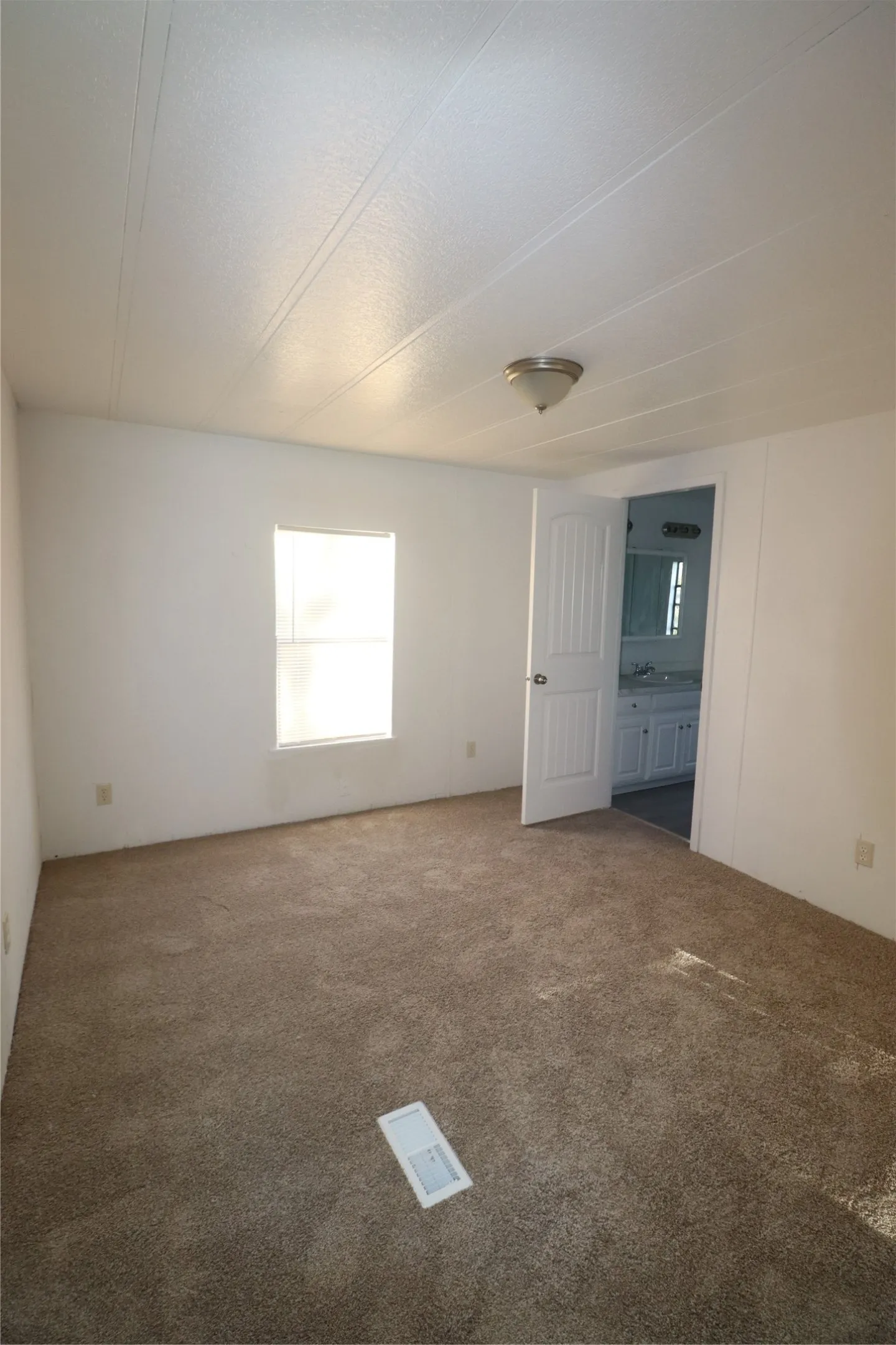 Mobile Home For Rent in Wise County , 262 County Road 4852, Newark, Texas 76071, 3 Bedroom, 2 Bathroom, Garage spaces, 1,474 Sqft, built in 1966, mls#21420586, Real Estate Agent in Newark, Homes For Rent in Wise county, Homes For Rent in Newark, Realtor in Newark Texas, Real Estate Brokerage Independent Realty Texas, Luminita Cordes Realtor