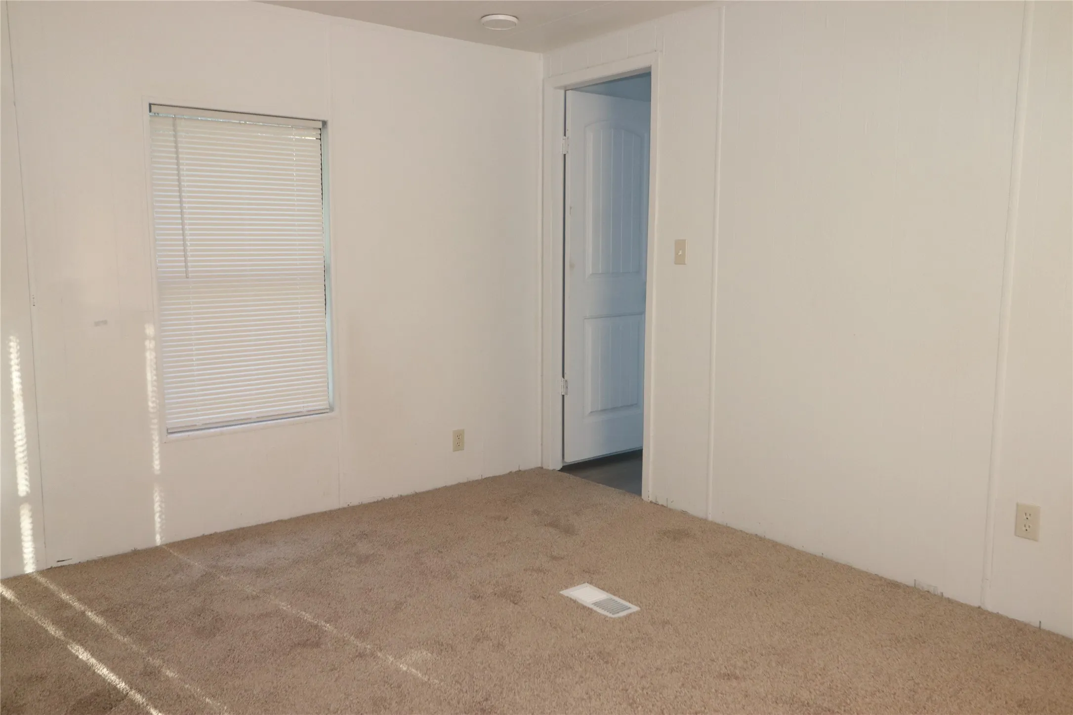 Mobile Home For Rent in Wise County , 262 County Road 4852, Newark, Texas 76071, 3 Bedroom, 2 Bathroom, Garage spaces, 1,474 Sqft, built in 1966, mls#21420586, Real Estate Agent in Newark, Homes For Rent in Wise county, Homes For Rent in Newark, Realtor in Newark Texas, Real Estate Brokerage Independent Realty Texas, Luminita Cordes Realtor
