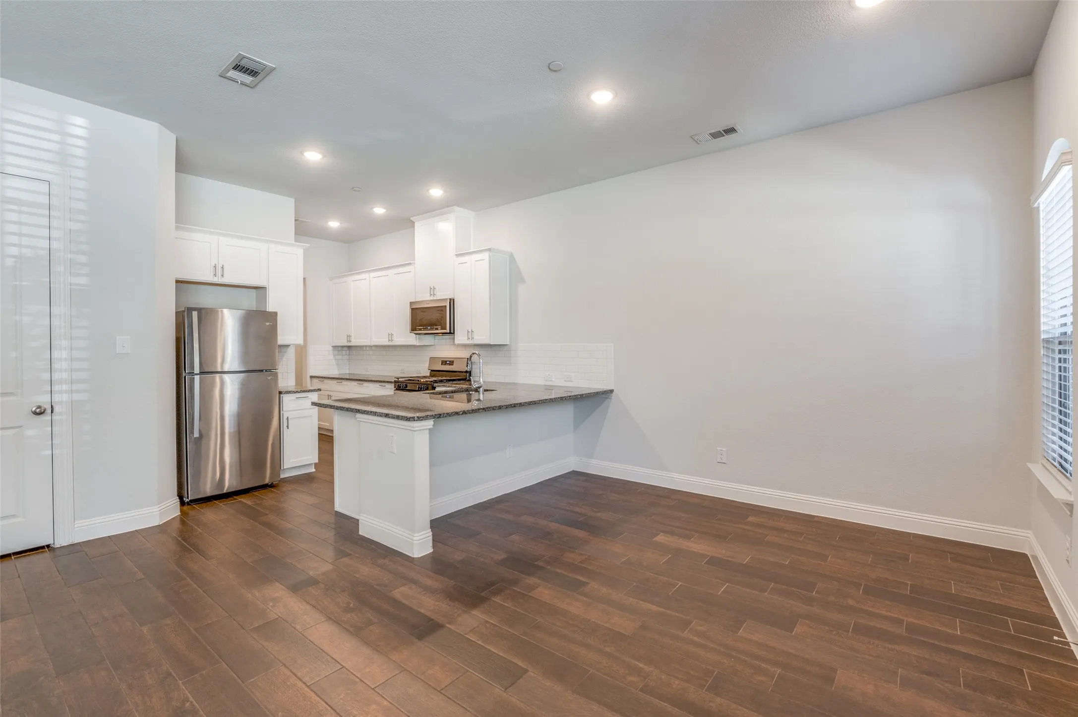 Townhouse For Rent in Collin County , 6134 Blythe Drive, Frisco, Texas 75035, 3 Bedroom, 3 Bathroom, 2 Garage spaces, 1,690 Sqft, built in 2021, mls#21420536, Real Estate Agent in Frisco, Homes For Rent in Collin county, Homes For Rent in Frisco, Realtor in Frisco Texas, Real Estate Brokerage Independent Realty Texas, Luminita Cordes Realtor