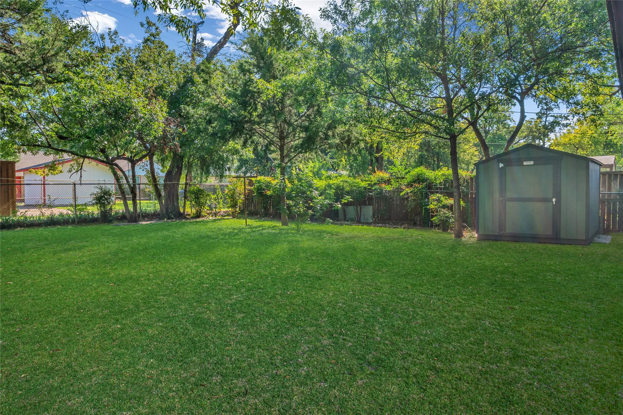 Single Family Residence For Sale in Dallas County , 1406 Arizona Avenue, Dallas, Texas 75216, 3 Bedroom, 2 Bathroom, 1 Garage spaces, 1,577 Sqft, built in 1947, mls#21416860, Real Estate Agent in Dallas, Homes For Sale in Dallas county, Homes For Sale in Dallas, Realtor in Dallas Texas, Real Estate Brokerage Independent Realty Texas, Luminita Cordes Realtor