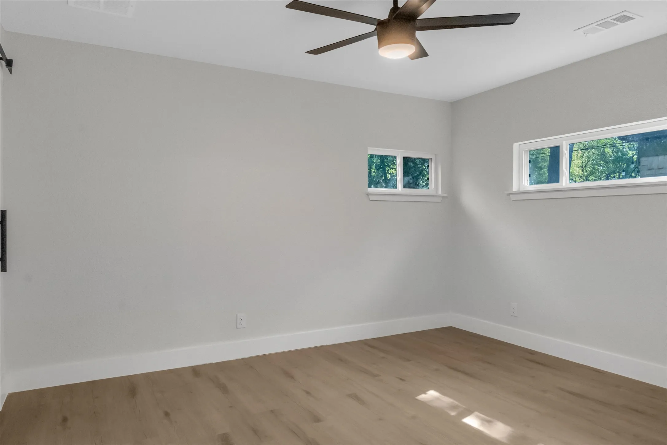 Single Family Residence For Sale in Dallas County , 1406 Arizona Avenue, Dallas, Texas 75216, 3 Bedroom, 2 Bathroom, 1 Garage spaces, 1,577 Sqft, built in 1947, mls#21416860, Real Estate Agent in Dallas, Homes For Sale in Dallas county, Homes For Sale in Dallas, Realtor in Dallas Texas, Real Estate Brokerage Independent Realty Texas, Luminita Cordes Realtor