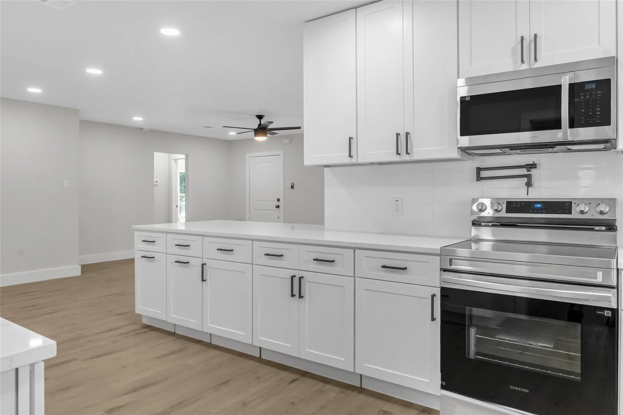 Single Family Residence For Sale in Dallas County , 1406 Arizona Avenue, Dallas, Texas 75216, 3 Bedroom, 2 Bathroom, 1 Garage spaces, 1,577 Sqft, built in 1947, mls#21416860, Real Estate Agent in Dallas, Homes For Sale in Dallas county, Homes For Sale in Dallas, Realtor in Dallas Texas, Real Estate Brokerage Independent Realty Texas, Luminita Cordes Realtor