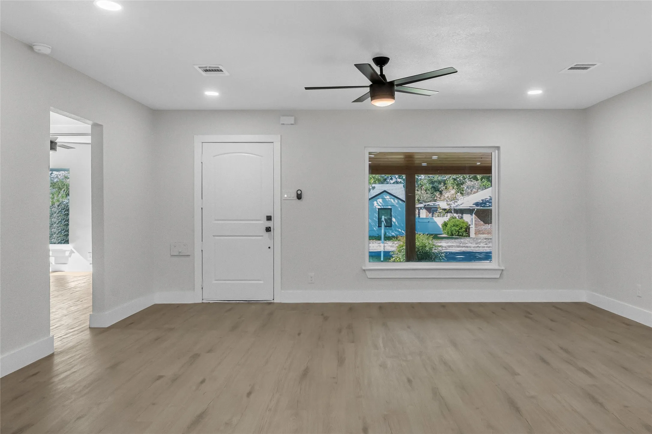 Single Family Residence For Sale in Dallas County , 1406 Arizona Avenue, Dallas, Texas 75216, 3 Bedroom, 2 Bathroom, 1 Garage spaces, 1,577 Sqft, built in 1947, mls#21416860, Real Estate Agent in Dallas, Homes For Sale in Dallas county, Homes For Sale in Dallas, Realtor in Dallas Texas, Real Estate Brokerage Independent Realty Texas, Luminita Cordes Realtor