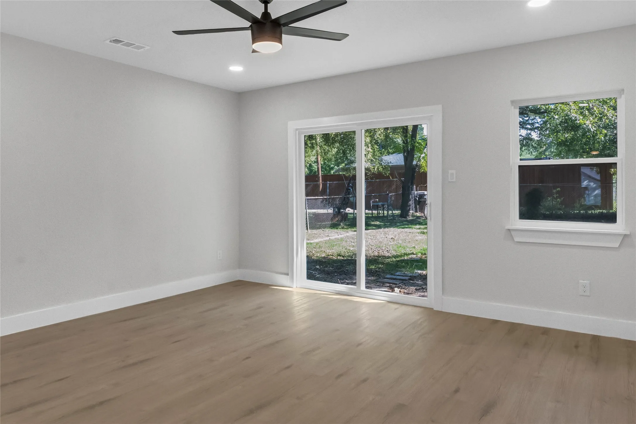 Single Family Residence For Sale in Dallas County , 1406 Arizona Avenue, Dallas, Texas 75216, 3 Bedroom, 2 Bathroom, 1 Garage spaces, 1,577 Sqft, built in 1947, mls#21416860, Real Estate Agent in Dallas, Homes For Sale in Dallas county, Homes For Sale in Dallas, Realtor in Dallas Texas, Real Estate Brokerage Independent Realty Texas, Luminita Cordes Realtor