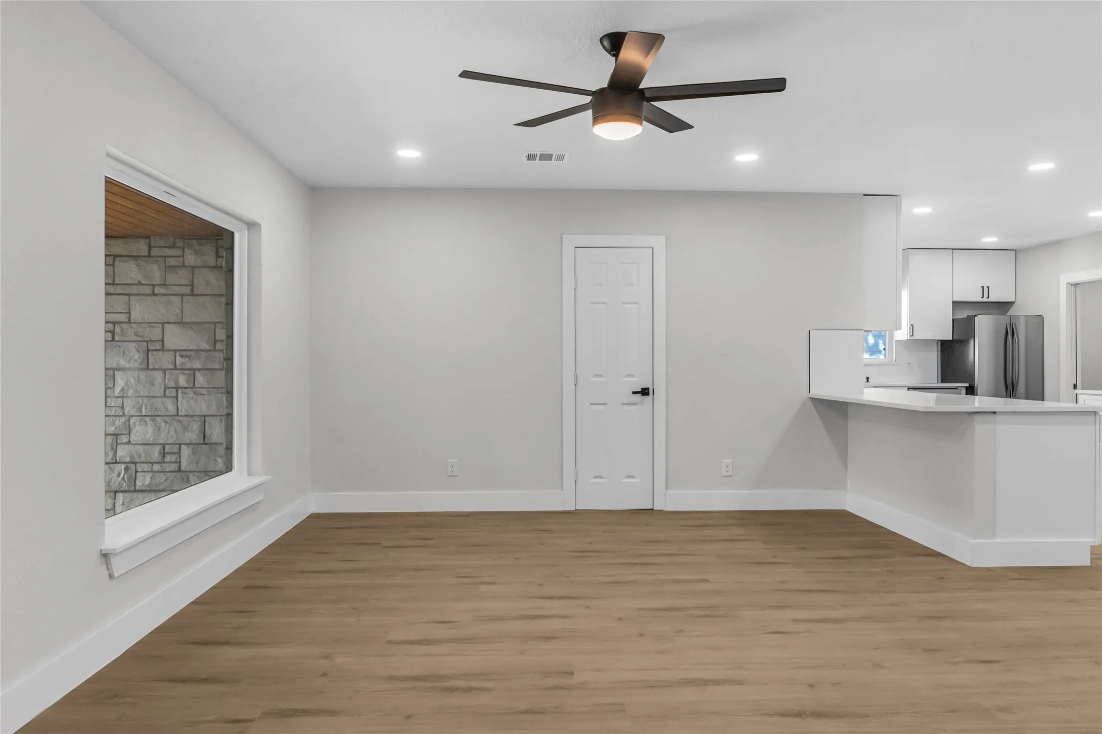 Single Family Residence For Sale in Dallas County , 1406 Arizona Avenue, Dallas, Texas 75216, 3 Bedroom, 2 Bathroom, 1 Garage spaces, 1,577 Sqft, built in 1947, mls#21416860, Real Estate Agent in Dallas, Homes For Sale in Dallas county, Homes For Sale in Dallas, Realtor in Dallas Texas, Real Estate Brokerage Independent Realty Texas, Luminita Cordes Realtor