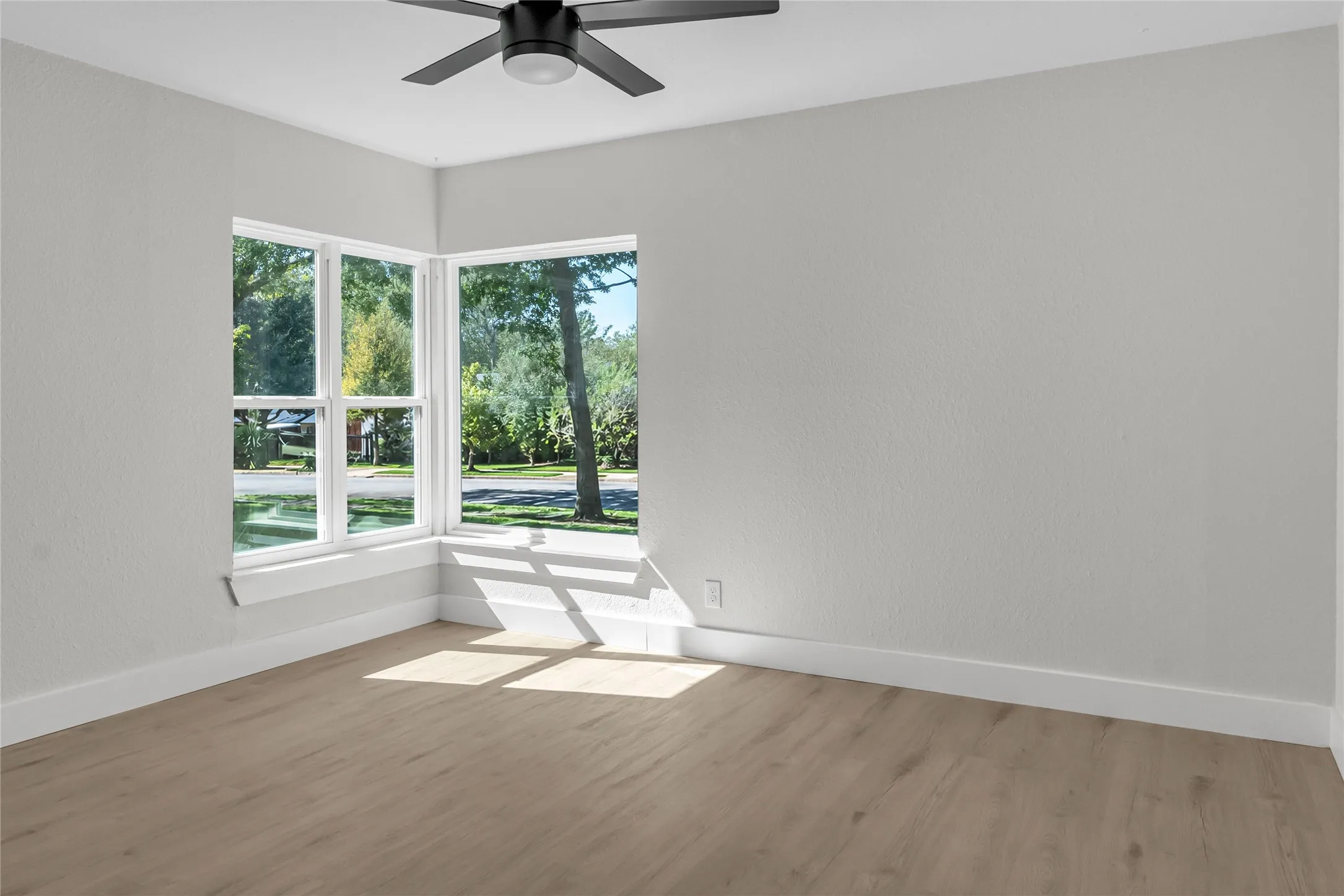 Single Family Residence For Sale in Dallas County , 1406 Arizona Avenue, Dallas, Texas 75216, 3 Bedroom, 2 Bathroom, 1 Garage spaces, 1,577 Sqft, built in 1947, mls#21416860, Real Estate Agent in Dallas, Homes For Sale in Dallas county, Homes For Sale in Dallas, Realtor in Dallas Texas, Real Estate Brokerage Independent Realty Texas, Luminita Cordes Realtor