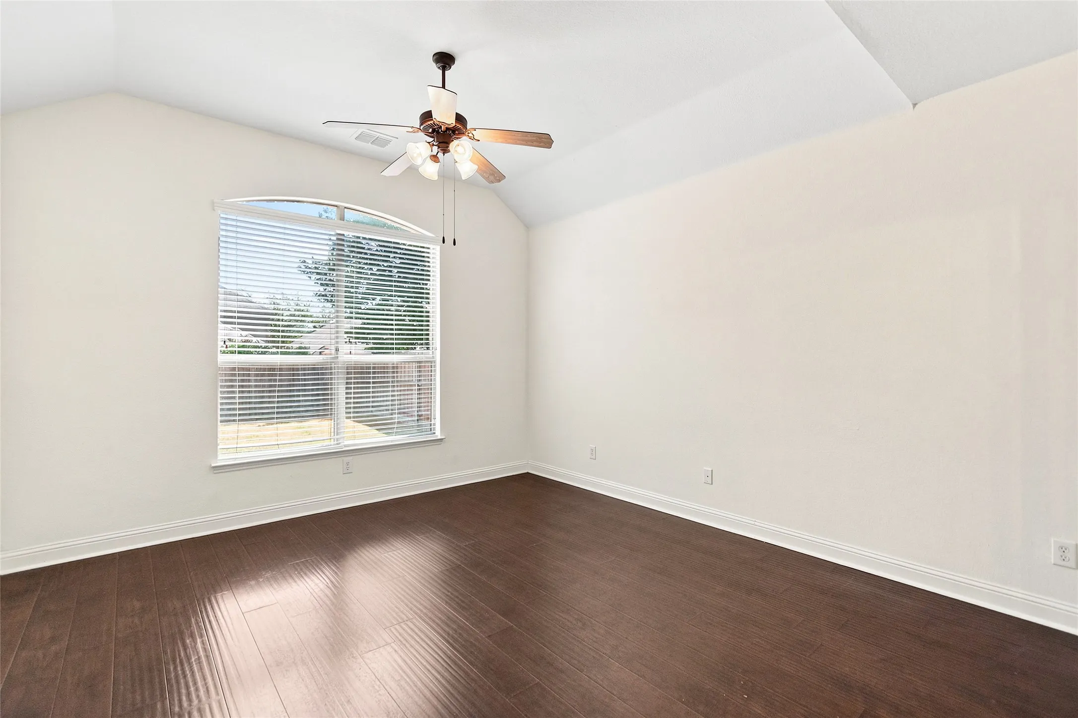 Single Family Residence For Rent in Rockwall County , 626 Louder Way, Fate, Texas 75087, 4 Bedroom, 3 Bathroom, 2 Garage spaces, 2,595 Sqft, built in 2008, mls#21419531, Real Estate Agent in Fate, Homes For Rent in Rockwall county, Homes For Rent in Fate, Realtor in Fate Texas, Real Estate Brokerage Independent Realty Texas, Luminita Cordes Realtor