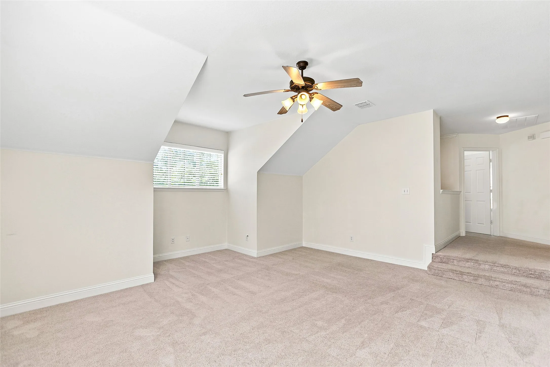 Single Family Residence For Rent in Rockwall County , 626 Louder Way, Fate, Texas 75087, 4 Bedroom, 3 Bathroom, 2 Garage spaces, 2,595 Sqft, built in 2008, mls#21419531, Real Estate Agent in Fate, Homes For Rent in Rockwall county, Homes For Rent in Fate, Realtor in Fate Texas, Real Estate Brokerage Independent Realty Texas, Luminita Cordes Realtor