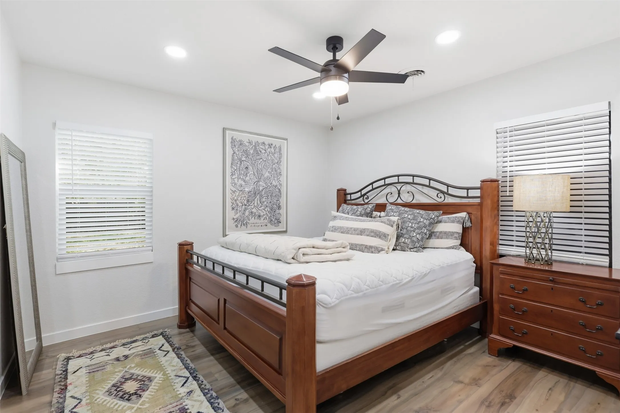 Single Family Residence For Sale in Tarrant County , 5885 Tracyne Drive, Westworth Village, Texas 76114, 3 Bedroom, 1 Bathroom, Garage spaces, 1,068 Sqft, built in 1954, mls#21420533, Real Estate Agent in Westworth Village, Homes For Sale in Tarrant county, Homes For Sale in Westworth Village, Realtor in Westworth Village Texas, Real Estate Brokerage Independent Realty Texas, Luminita Cordes Realtor