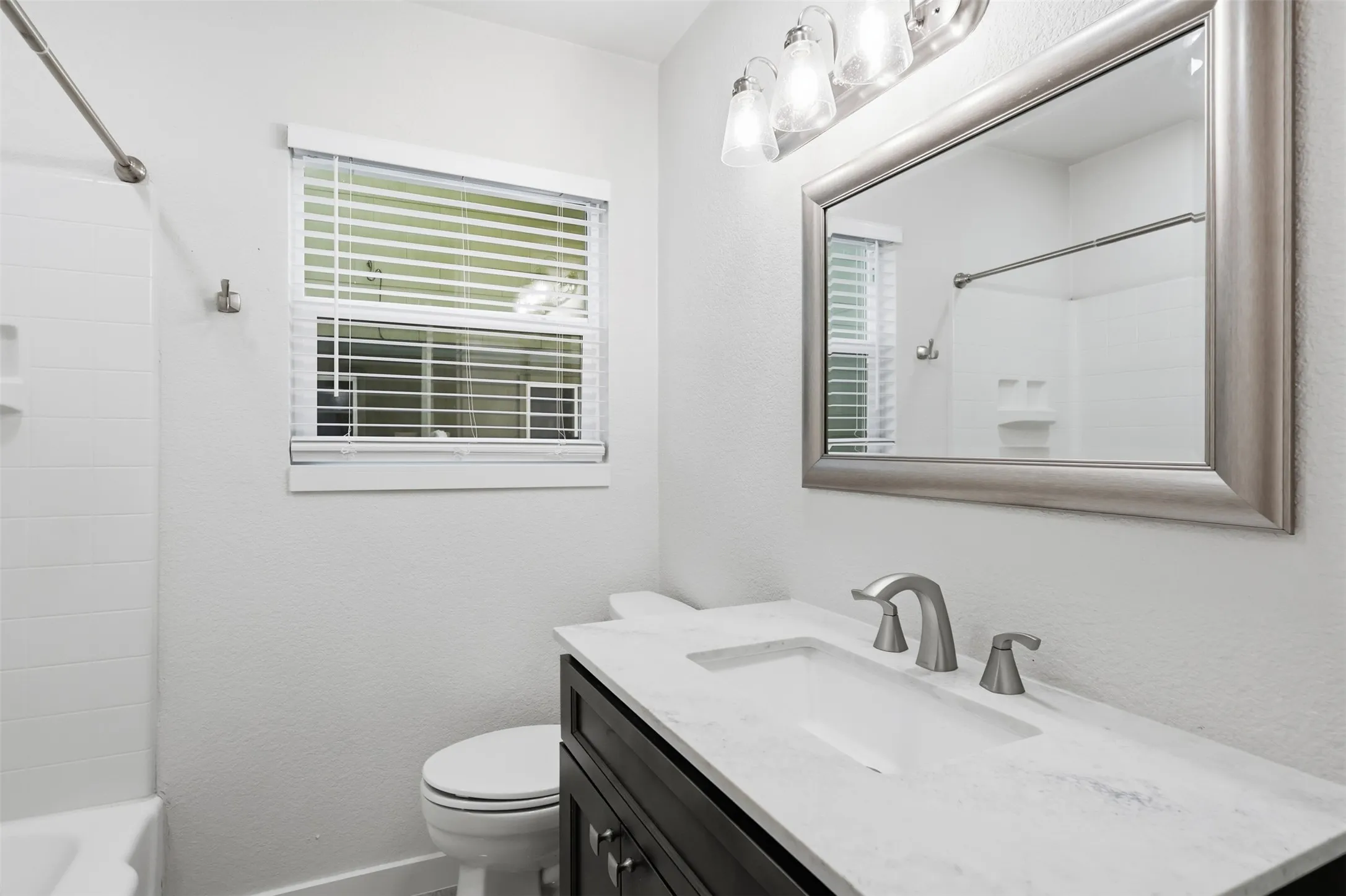 Single Family Residence For Sale in Tarrant County , 5885 Tracyne Drive, Westworth Village, Texas 76114, 3 Bedroom, 1 Bathroom, Garage spaces, 1,068 Sqft, built in 1954, mls#21420533, Real Estate Agent in Westworth Village, Homes For Sale in Tarrant county, Homes For Sale in Westworth Village, Realtor in Westworth Village Texas, Real Estate Brokerage Independent Realty Texas, Luminita Cordes Realtor