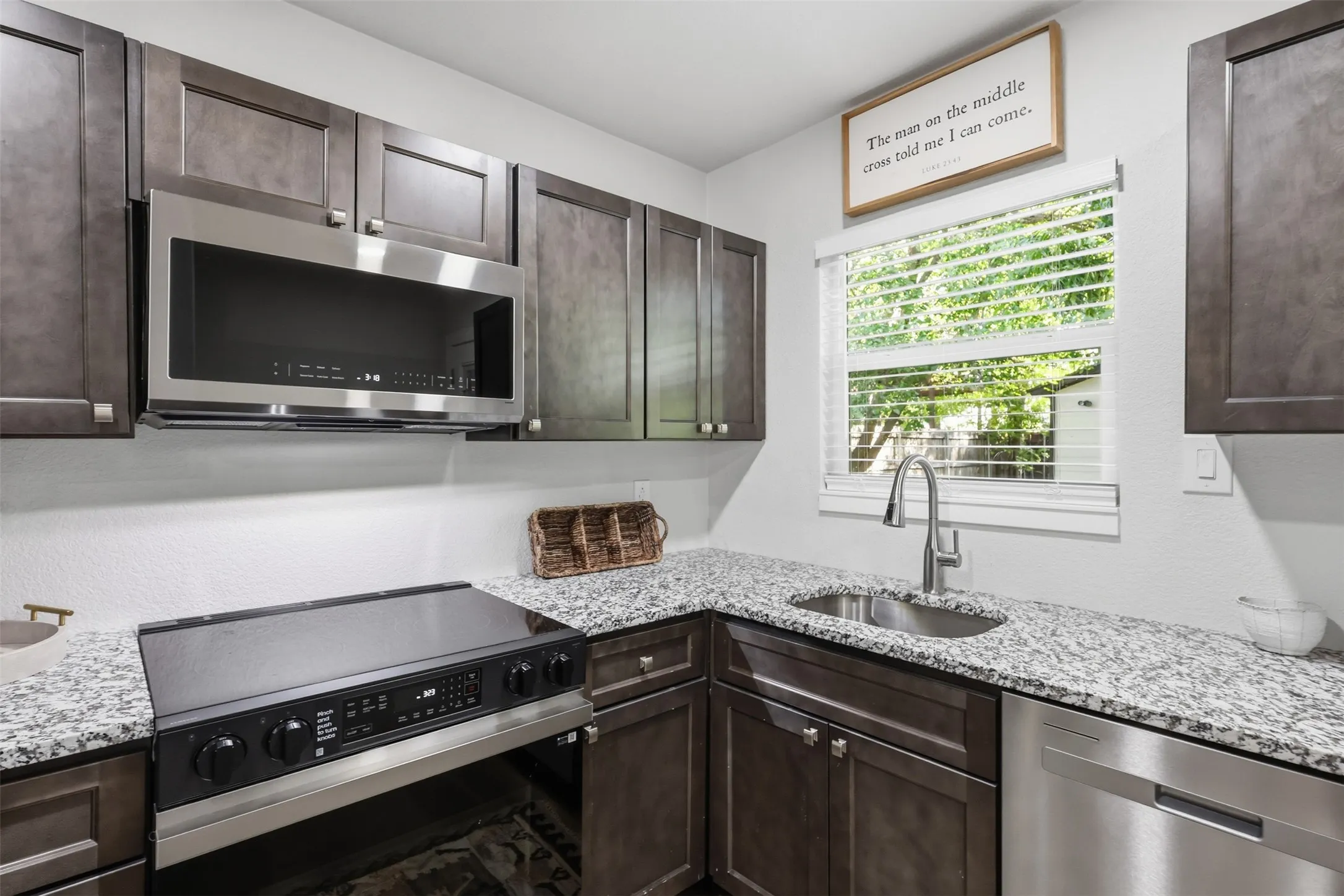 Single Family Residence For Sale in Tarrant County , 5885 Tracyne Drive, Westworth Village, Texas 76114, 3 Bedroom, 1 Bathroom, Garage spaces, 1,068 Sqft, built in 1954, mls#21420533, Real Estate Agent in Westworth Village, Homes For Sale in Tarrant county, Homes For Sale in Westworth Village, Realtor in Westworth Village Texas, Real Estate Brokerage Independent Realty Texas, Luminita Cordes Realtor
