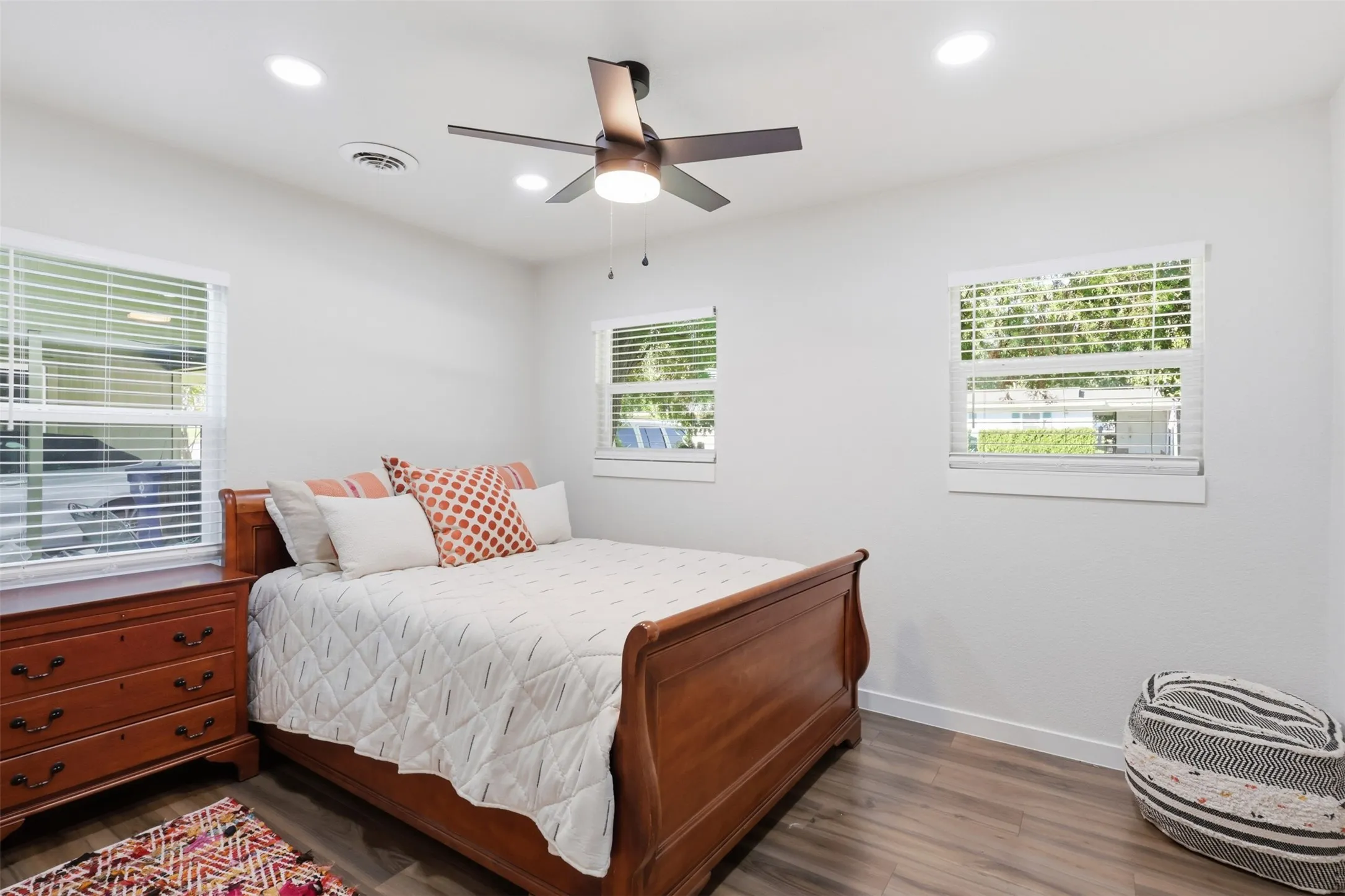 Single Family Residence For Sale in Tarrant County , 5885 Tracyne Drive, Westworth Village, Texas 76114, 3 Bedroom, 1 Bathroom, Garage spaces, 1,068 Sqft, built in 1954, mls#21420533, Real Estate Agent in Westworth Village, Homes For Sale in Tarrant county, Homes For Sale in Westworth Village, Realtor in Westworth Village Texas, Real Estate Brokerage Independent Realty Texas, Luminita Cordes Realtor