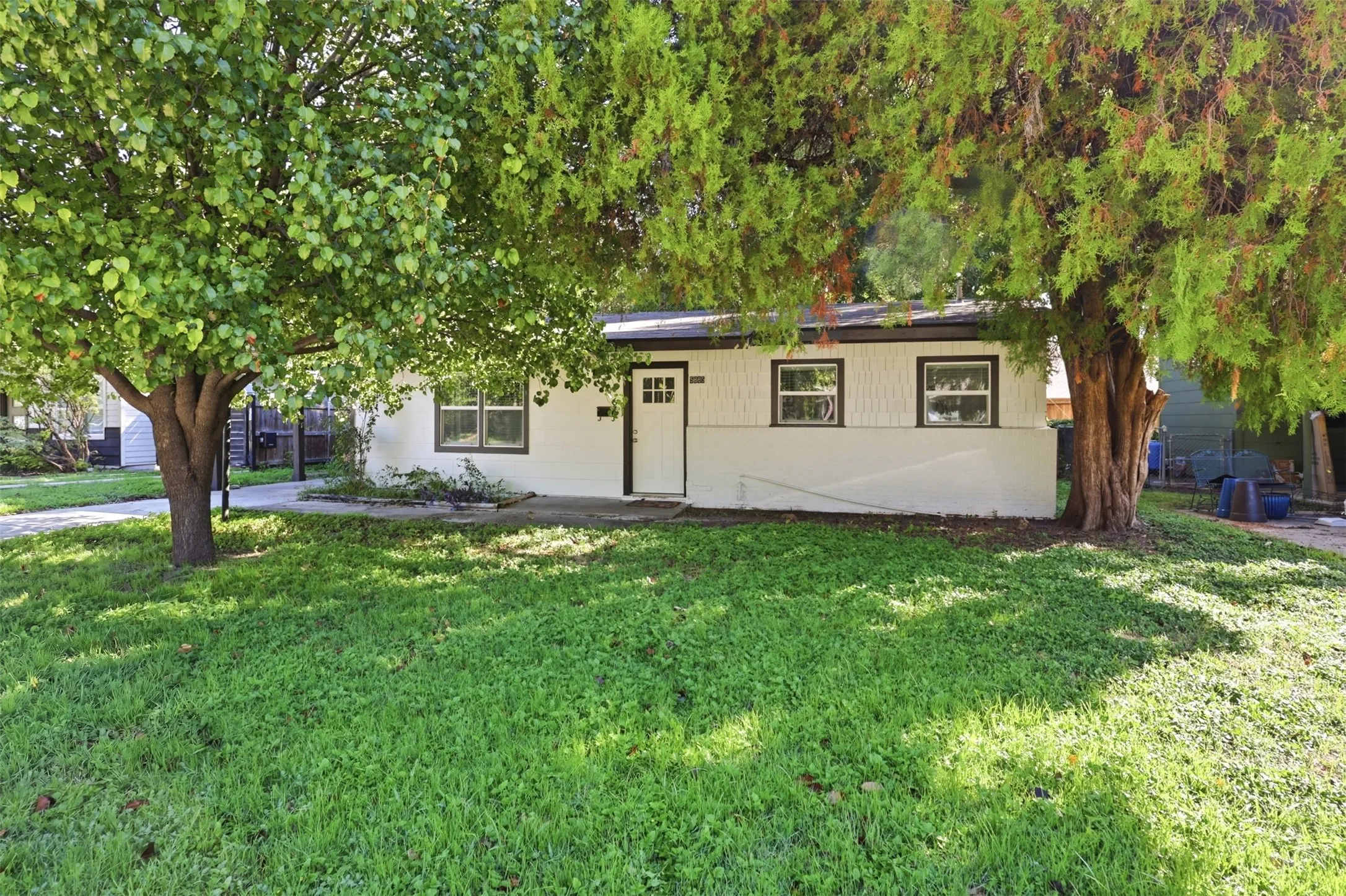 Single Family Residence For Sale in Tarrant County , 5885 Tracyne Drive, Westworth Village, Texas 76114, 3 Bedroom, 1 Bathroom, Garage spaces, 1,068 Sqft, built in 1954, mls#21420533, Real Estate Agent in Westworth Village, Homes For Sale in Tarrant county, Homes For Sale in Westworth Village, Realtor in Westworth Village Texas, Real Estate Brokerage Independent Realty Texas, Luminita Cordes Realtor