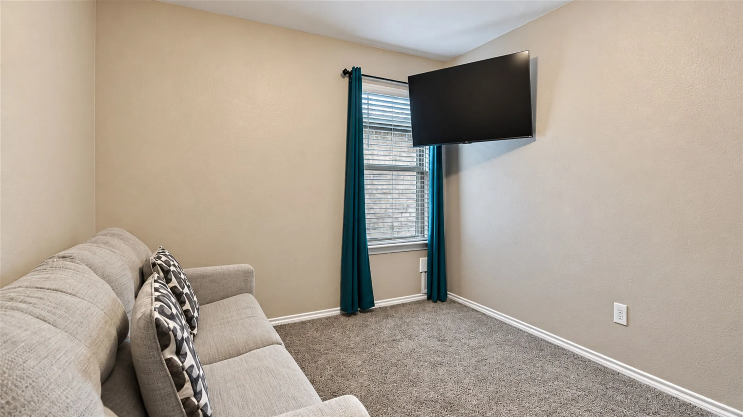 Single Family Residence For Rent in Hunt County , 709 Darlington Oak Avenue, Royse City, Texas 75189, 4 Bedroom, 3 Bathroom, 2 Garage spaces, 2,097 Sqft, built in 2020, mls#21419704, Real Estate Agent in Royse City, Homes For Rent in Hunt county, Homes For Rent in Royse City, Realtor in Royse City Texas, Real Estate Brokerage Independent Realty Texas, Luminita Cordes Realtor