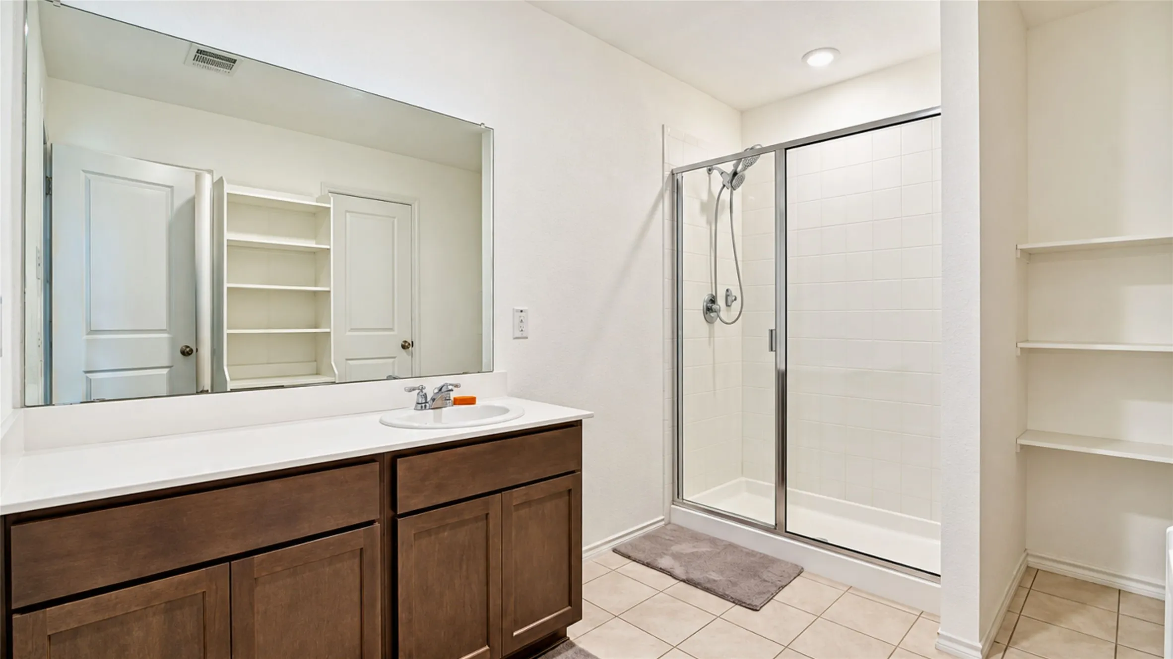 Single Family Residence For Rent in Hunt County , 709 Darlington Oak Avenue, Royse City, Texas 75189, 4 Bedroom, 3 Bathroom, 2 Garage spaces, 2,097 Sqft, built in 2020, mls#21419704, Real Estate Agent in Royse City, Homes For Rent in Hunt county, Homes For Rent in Royse City, Realtor in Royse City Texas, Real Estate Brokerage Independent Realty Texas, Luminita Cordes Realtor