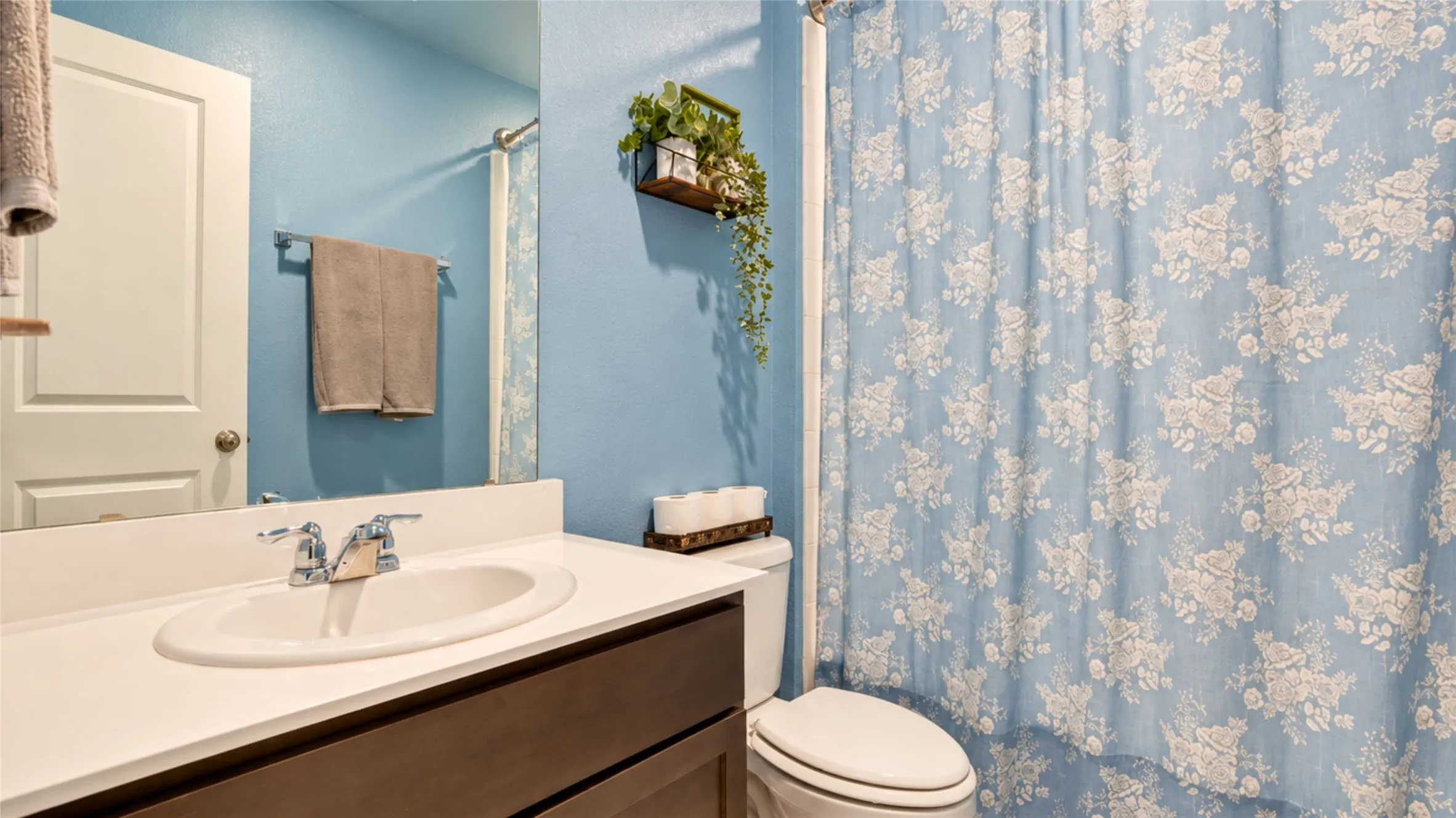 Single Family Residence For Rent in Hunt County , 709 Darlington Oak Avenue, Royse City, Texas 75189, 4 Bedroom, 3 Bathroom, 2 Garage spaces, 2,097 Sqft, built in 2020, mls#21419704, Real Estate Agent in Royse City, Homes For Rent in Hunt county, Homes For Rent in Royse City, Realtor in Royse City Texas, Real Estate Brokerage Independent Realty Texas, Luminita Cordes Realtor
