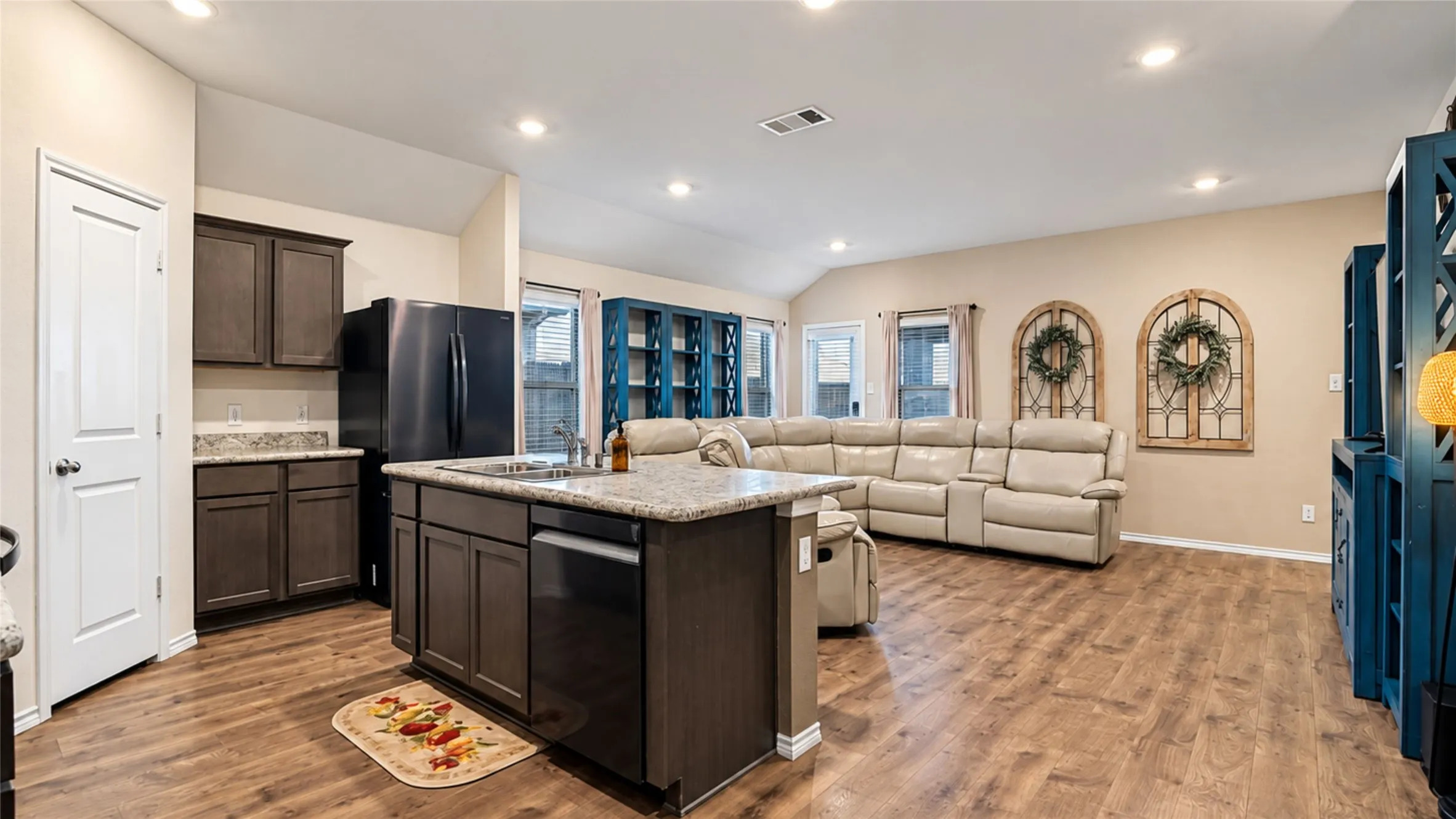 Single Family Residence For Rent in Hunt County , 709 Darlington Oak Avenue, Royse City, Texas 75189, 4 Bedroom, 3 Bathroom, 2 Garage spaces, 2,097 Sqft, built in 2020, mls#21419704, Real Estate Agent in Royse City, Homes For Rent in Hunt county, Homes For Rent in Royse City, Realtor in Royse City Texas, Real Estate Brokerage Independent Realty Texas, Luminita Cordes Realtor