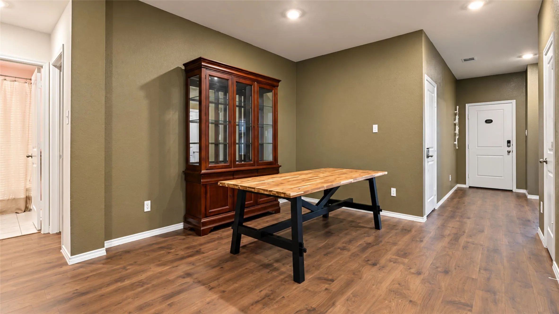 Single Family Residence For Rent in Hunt County , 709 Darlington Oak Avenue, Royse City, Texas 75189, 4 Bedroom, 3 Bathroom, 2 Garage spaces, 2,097 Sqft, built in 2020, mls#21419704, Real Estate Agent in Royse City, Homes For Rent in Hunt county, Homes For Rent in Royse City, Realtor in Royse City Texas, Real Estate Brokerage Independent Realty Texas, Luminita Cordes Realtor