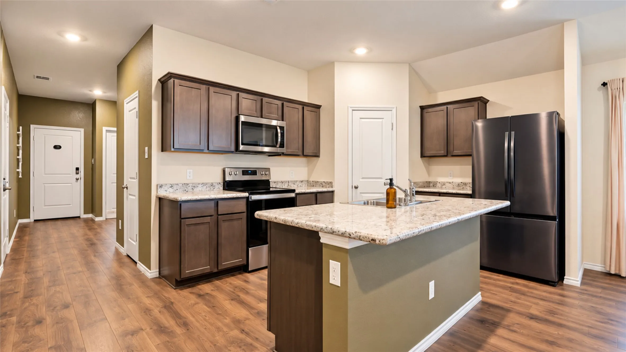 Single Family Residence For Rent in Hunt County , 709 Darlington Oak Avenue, Royse City, Texas 75189, 4 Bedroom, 3 Bathroom, 2 Garage spaces, 2,097 Sqft, built in 2020, mls#21419704, Real Estate Agent in Royse City, Homes For Rent in Hunt county, Homes For Rent in Royse City, Realtor in Royse City Texas, Real Estate Brokerage Independent Realty Texas, Luminita Cordes Realtor