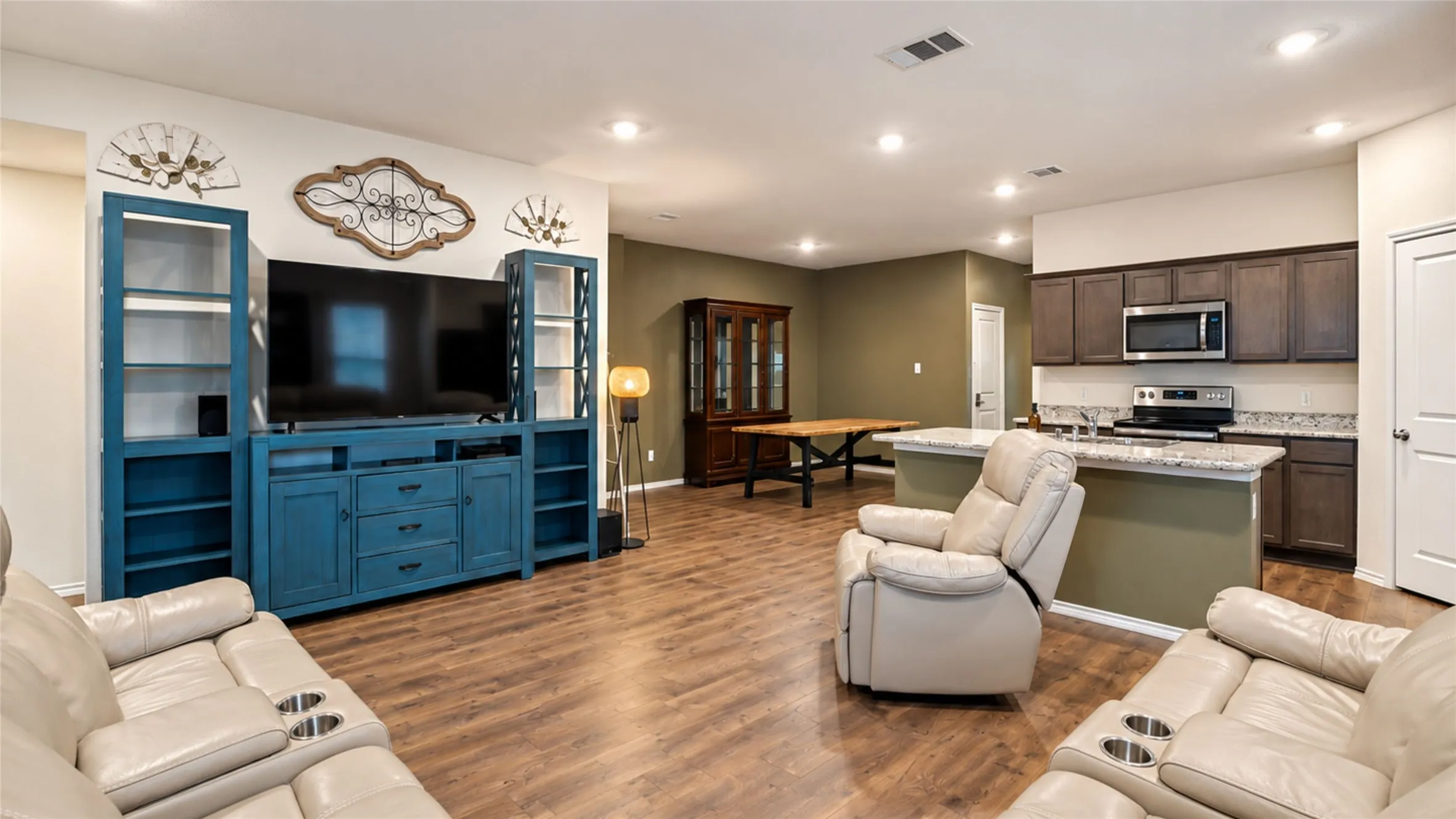 Single Family Residence For Rent in Hunt County , 709 Darlington Oak Avenue, Royse City, Texas 75189, 4 Bedroom, 3 Bathroom, 2 Garage spaces, 2,097 Sqft, built in 2020, mls#21419704, Real Estate Agent in Royse City, Homes For Rent in Hunt county, Homes For Rent in Royse City, Realtor in Royse City Texas, Real Estate Brokerage Independent Realty Texas, Luminita Cordes Realtor