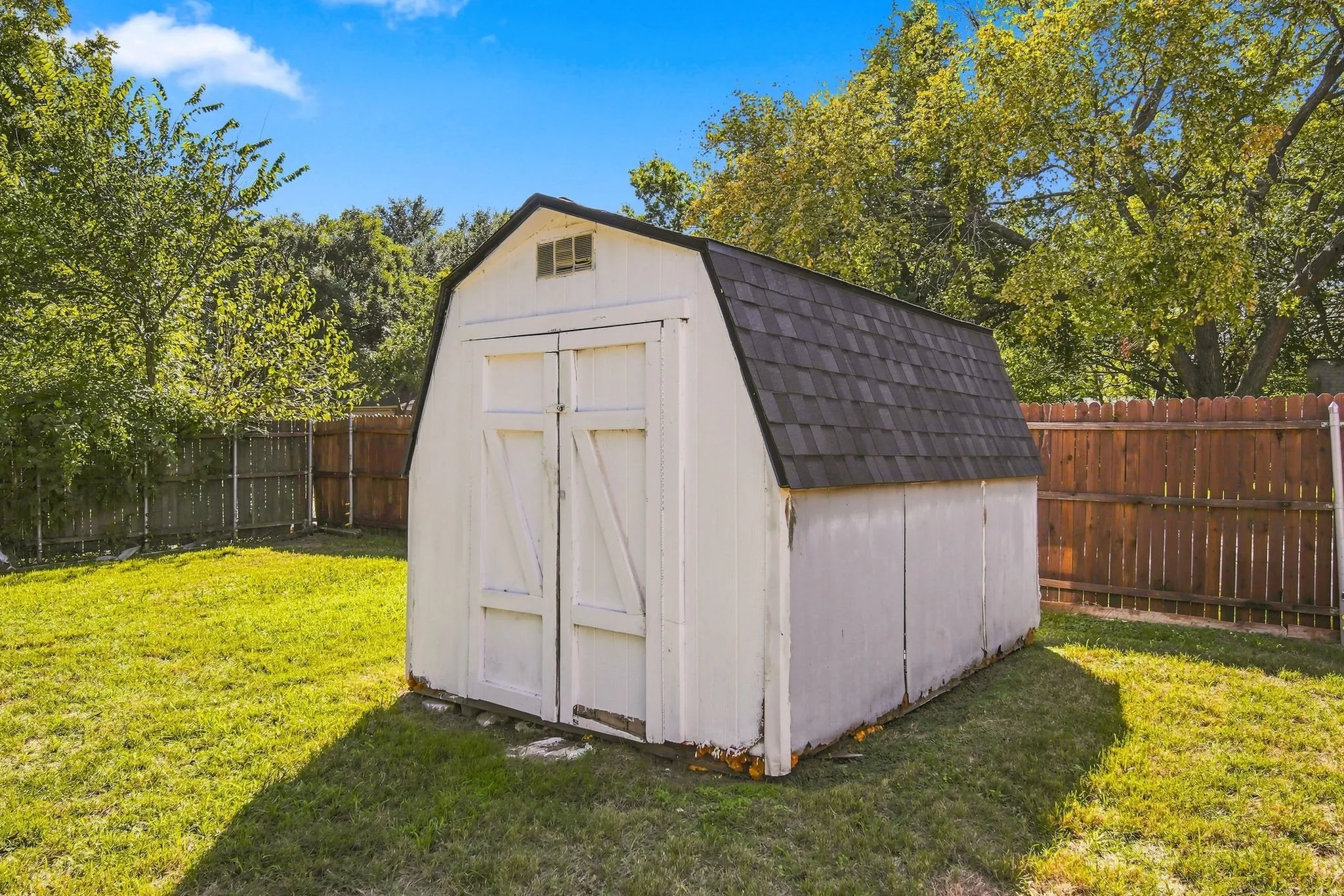 Single Family Residence For Sale in Tarrant County , 500 Robin Drive, Mansfield, Texas 76063, 3 Bedroom, 2 Bathroom, 2 Garage spaces, 1,181 Sqft, built in 1973, mls#21420223, Real Estate Agent in Mansfield, Homes For Sale in Tarrant county, Homes For Sale in Mansfield, Realtor in Mansfield Texas, Real Estate Brokerage Independent Realty Texas, Luminita Cordes Realtor