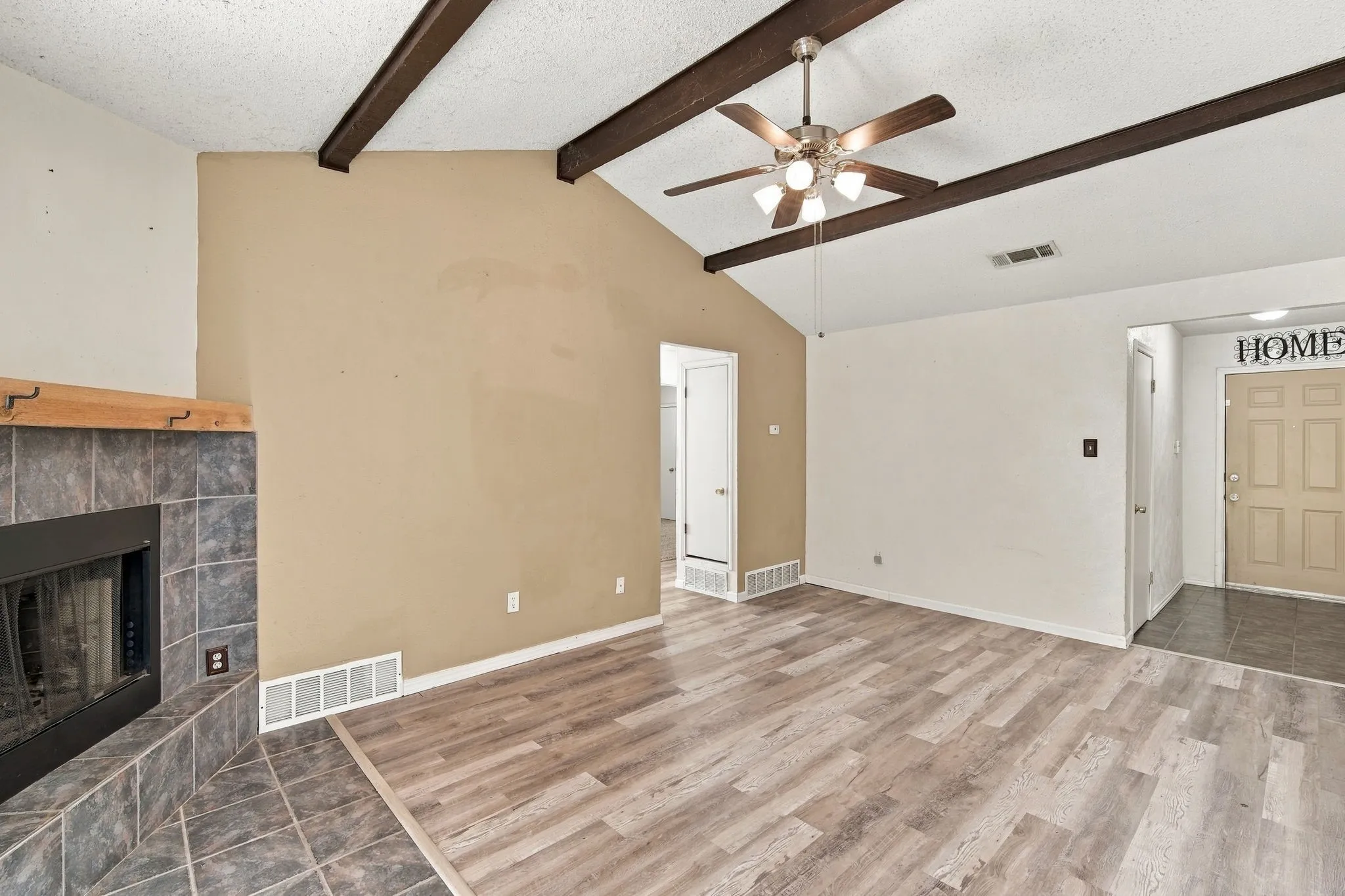 Single Family Residence For Sale in Tarrant County , 500 Robin Drive, Mansfield, Texas 76063, 3 Bedroom, 2 Bathroom, 2 Garage spaces, 1,181 Sqft, built in 1973, mls#21420223, Real Estate Agent in Mansfield, Homes For Sale in Tarrant county, Homes For Sale in Mansfield, Realtor in Mansfield Texas, Real Estate Brokerage Independent Realty Texas, Luminita Cordes Realtor