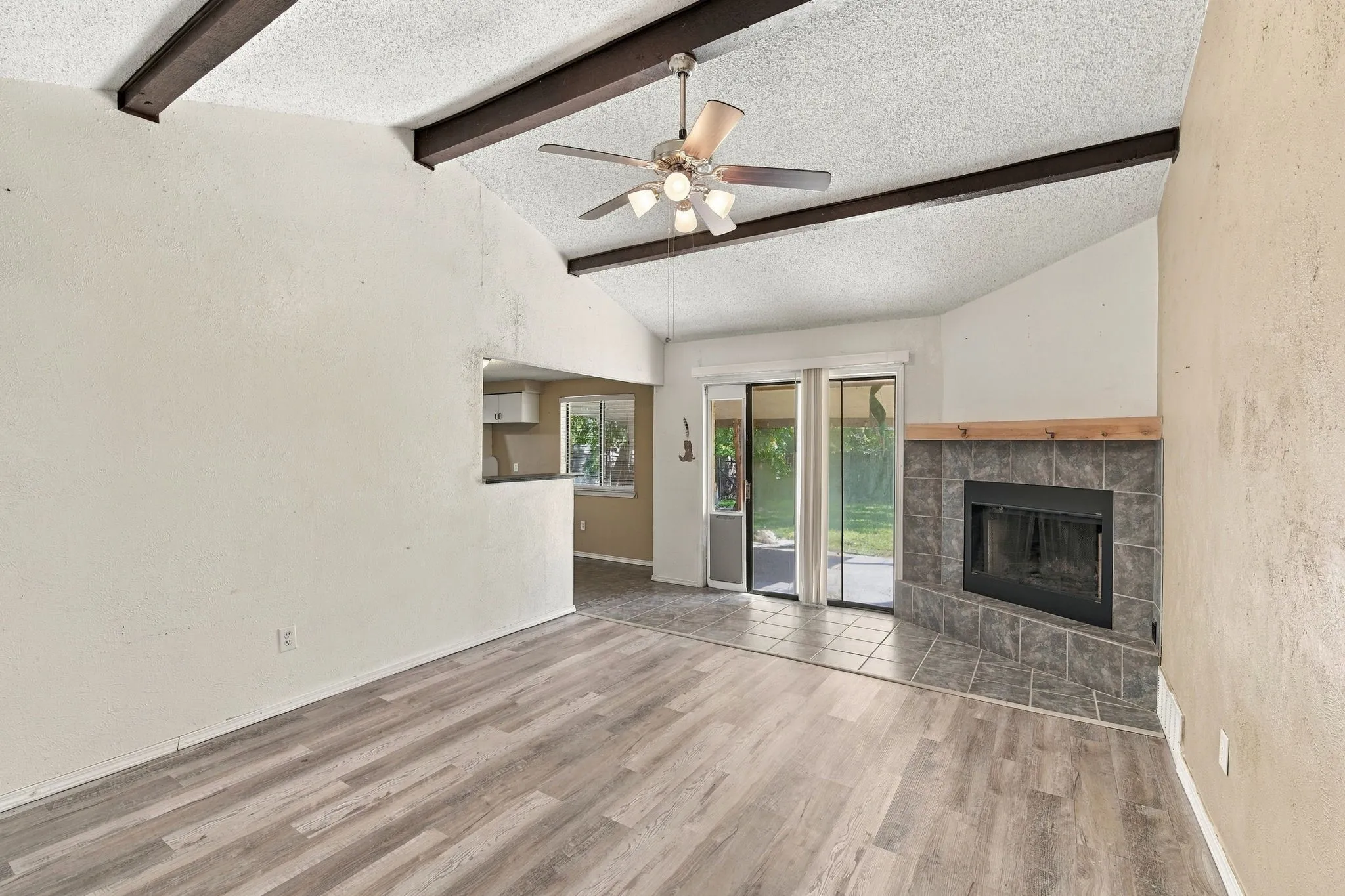 Single Family Residence For Sale in Tarrant County , 500 Robin Drive, Mansfield, Texas 76063, 3 Bedroom, 2 Bathroom, 2 Garage spaces, 1,181 Sqft, built in 1973, mls#21420223, Real Estate Agent in Mansfield, Homes For Sale in Tarrant county, Homes For Sale in Mansfield, Realtor in Mansfield Texas, Real Estate Brokerage Independent Realty Texas, Luminita Cordes Realtor