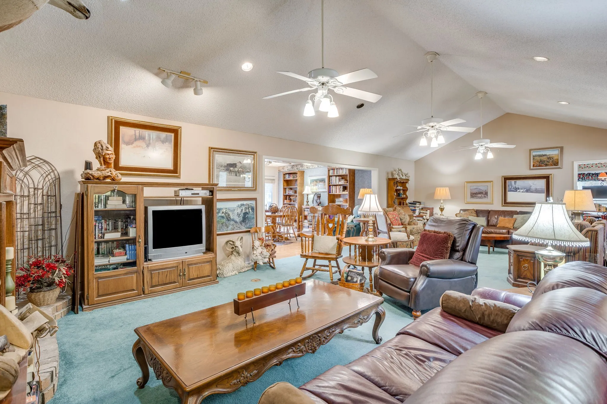 Single Family Residence For Sale in Tarrant County , 4155 Church Park Court, Fort Worth, Texas 76133, 4 Bedroom, 4 Bathroom, 2 Garage spaces, 3,344 Sqft, built in 1980, mls#21420555, Real Estate Agent in Fort Worth, Homes For Sale in Tarrant county, Homes For Sale in Fort Worth, Realtor in Fort Worth Texas, Real Estate Brokerage Independent Realty Texas, Luminita Cordes Realtor