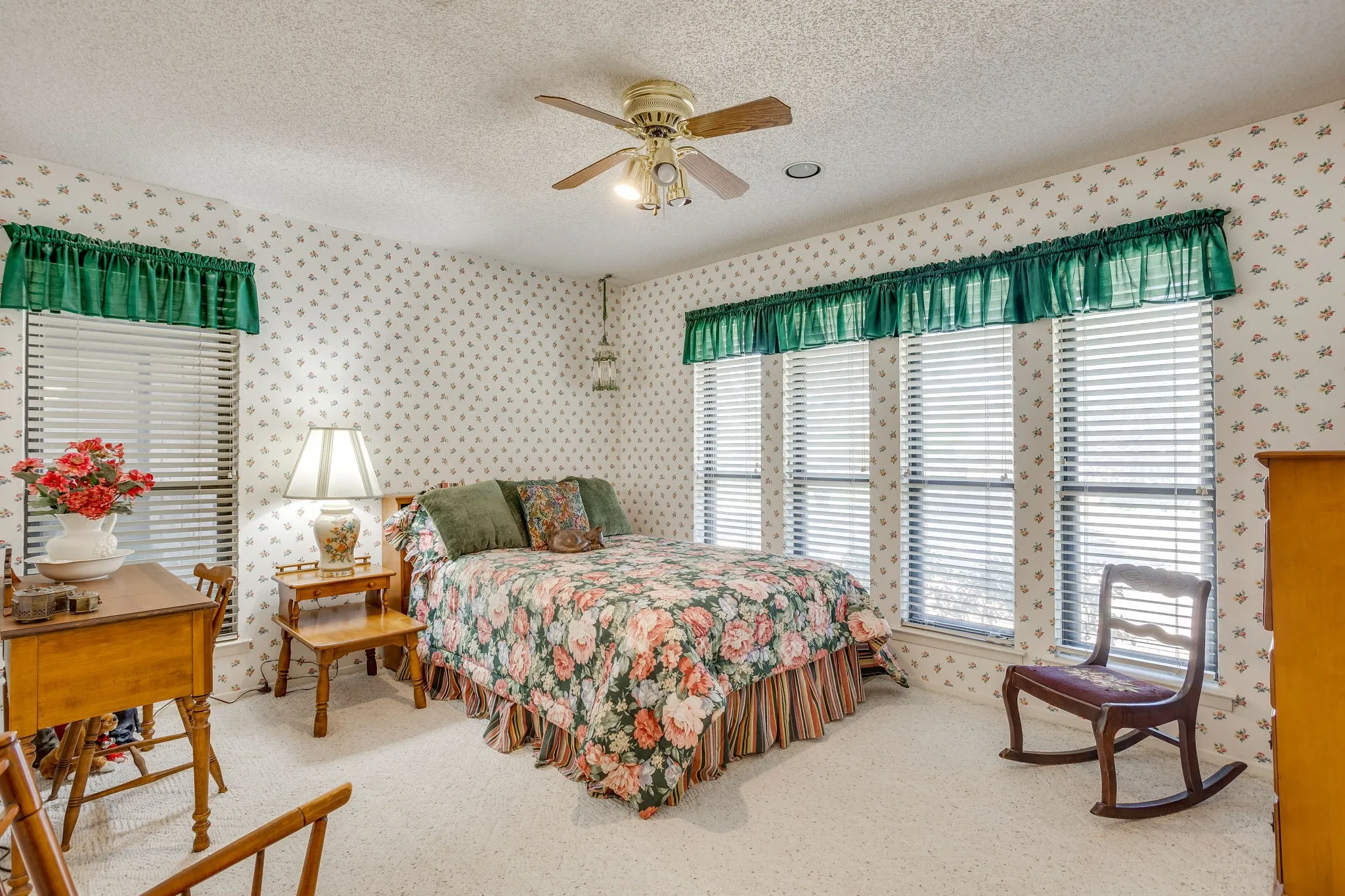 Single Family Residence For Sale in Tarrant County , 4155 Church Park Court, Fort Worth, Texas 76133, 4 Bedroom, 4 Bathroom, 2 Garage spaces, 3,344 Sqft, built in 1980, mls#21420555, Real Estate Agent in Fort Worth, Homes For Sale in Tarrant county, Homes For Sale in Fort Worth, Realtor in Fort Worth Texas, Real Estate Brokerage Independent Realty Texas, Luminita Cordes Realtor