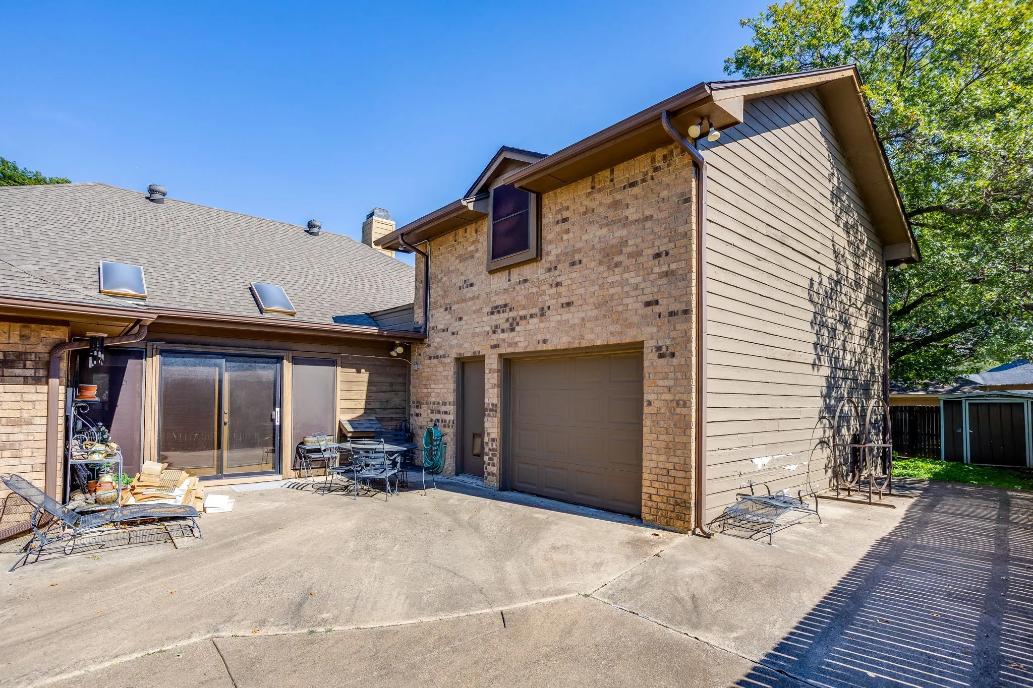 Single Family Residence For Sale in Tarrant County , 4155 Church Park Court, Fort Worth, Texas 76133, 4 Bedroom, 4 Bathroom, 2 Garage spaces, 3,344 Sqft, built in 1980, mls#21420555, Real Estate Agent in Fort Worth, Homes For Sale in Tarrant county, Homes For Sale in Fort Worth, Realtor in Fort Worth Texas, Real Estate Brokerage Independent Realty Texas, Luminita Cordes Realtor