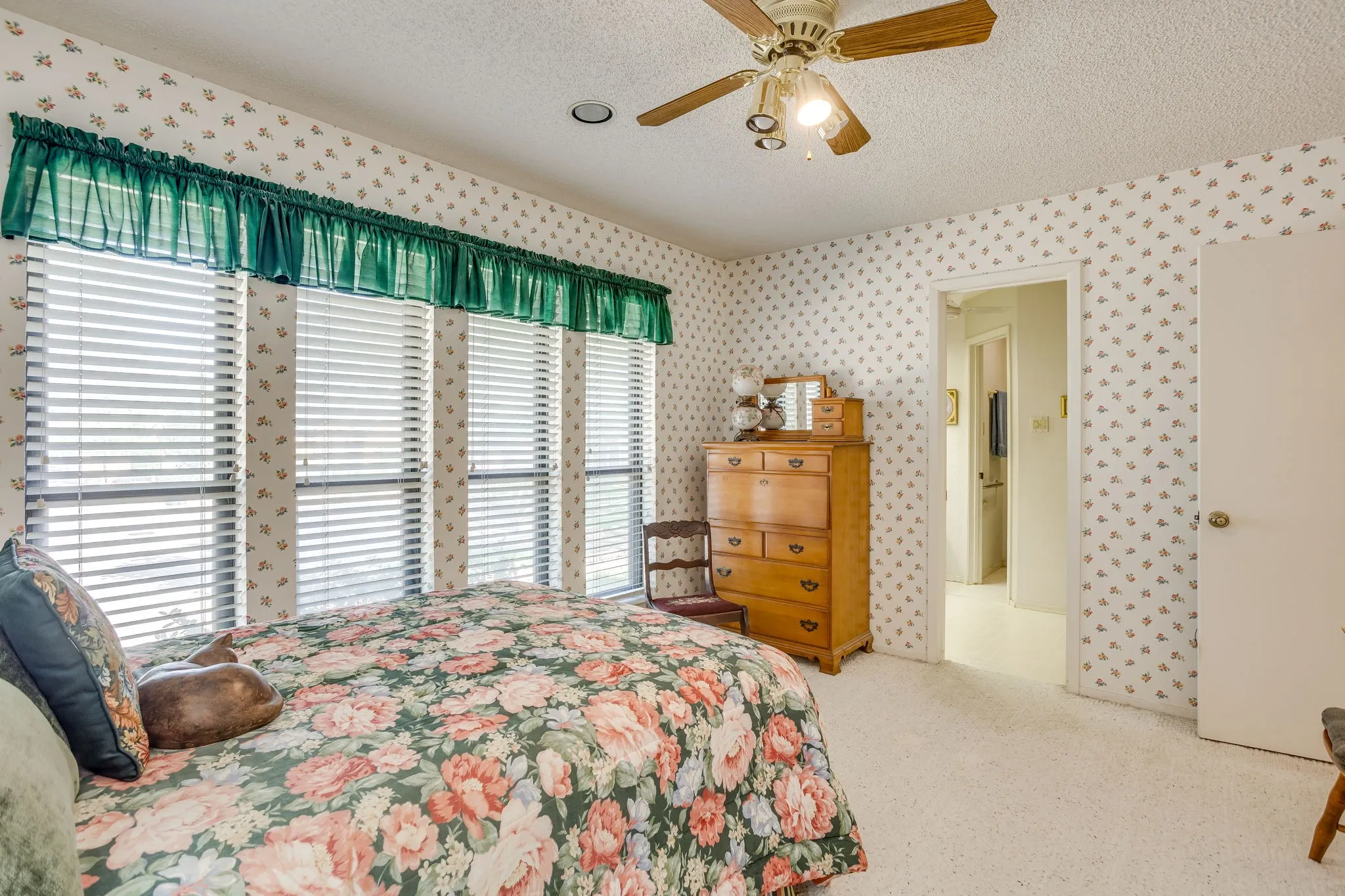 Single Family Residence For Sale in Tarrant County , 4155 Church Park Court, Fort Worth, Texas 76133, 4 Bedroom, 4 Bathroom, 2 Garage spaces, 3,344 Sqft, built in 1980, mls#21420555, Real Estate Agent in Fort Worth, Homes For Sale in Tarrant county, Homes For Sale in Fort Worth, Realtor in Fort Worth Texas, Real Estate Brokerage Independent Realty Texas, Luminita Cordes Realtor